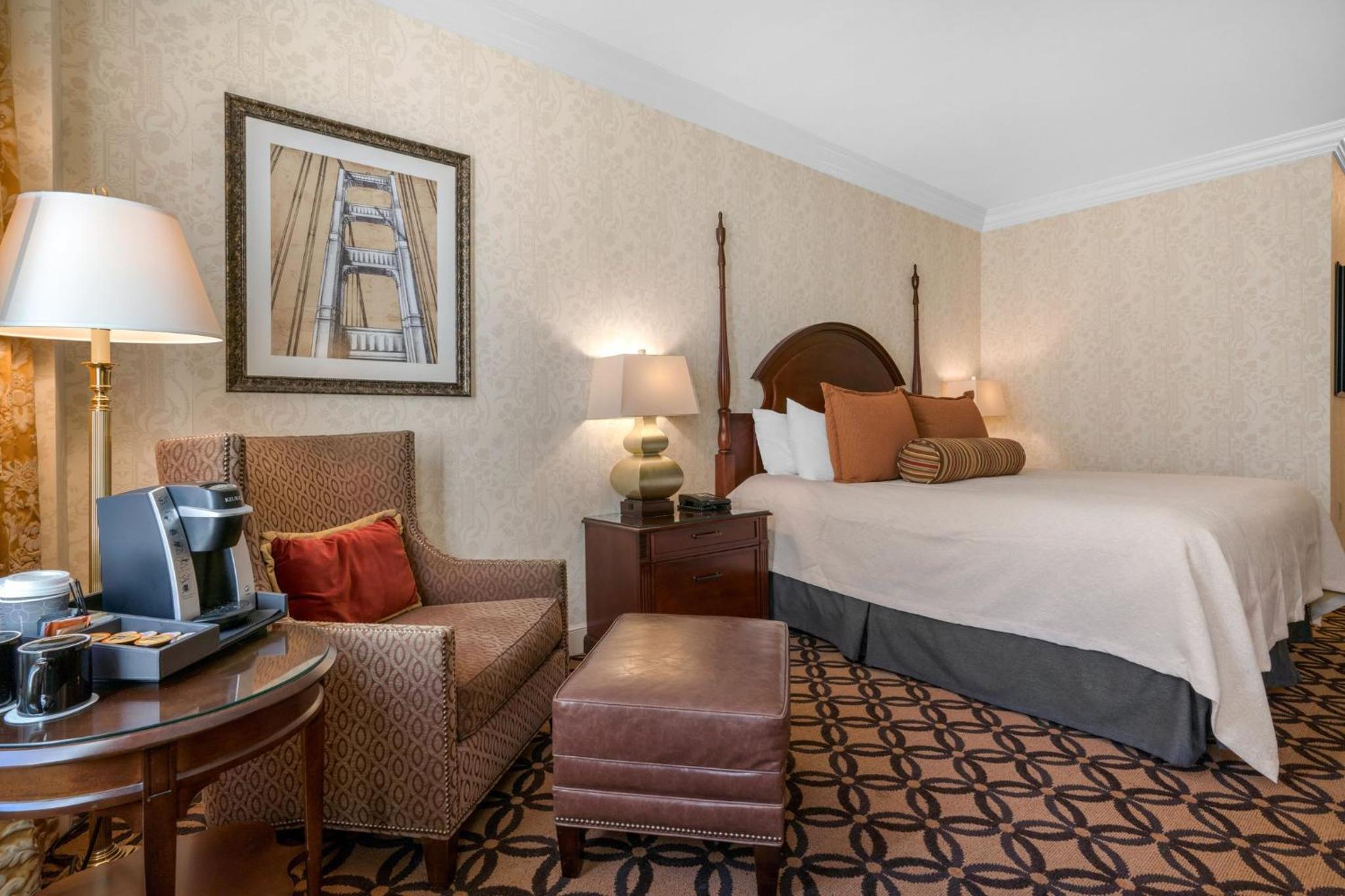 Signature Room 1 King Bed - Photo 4