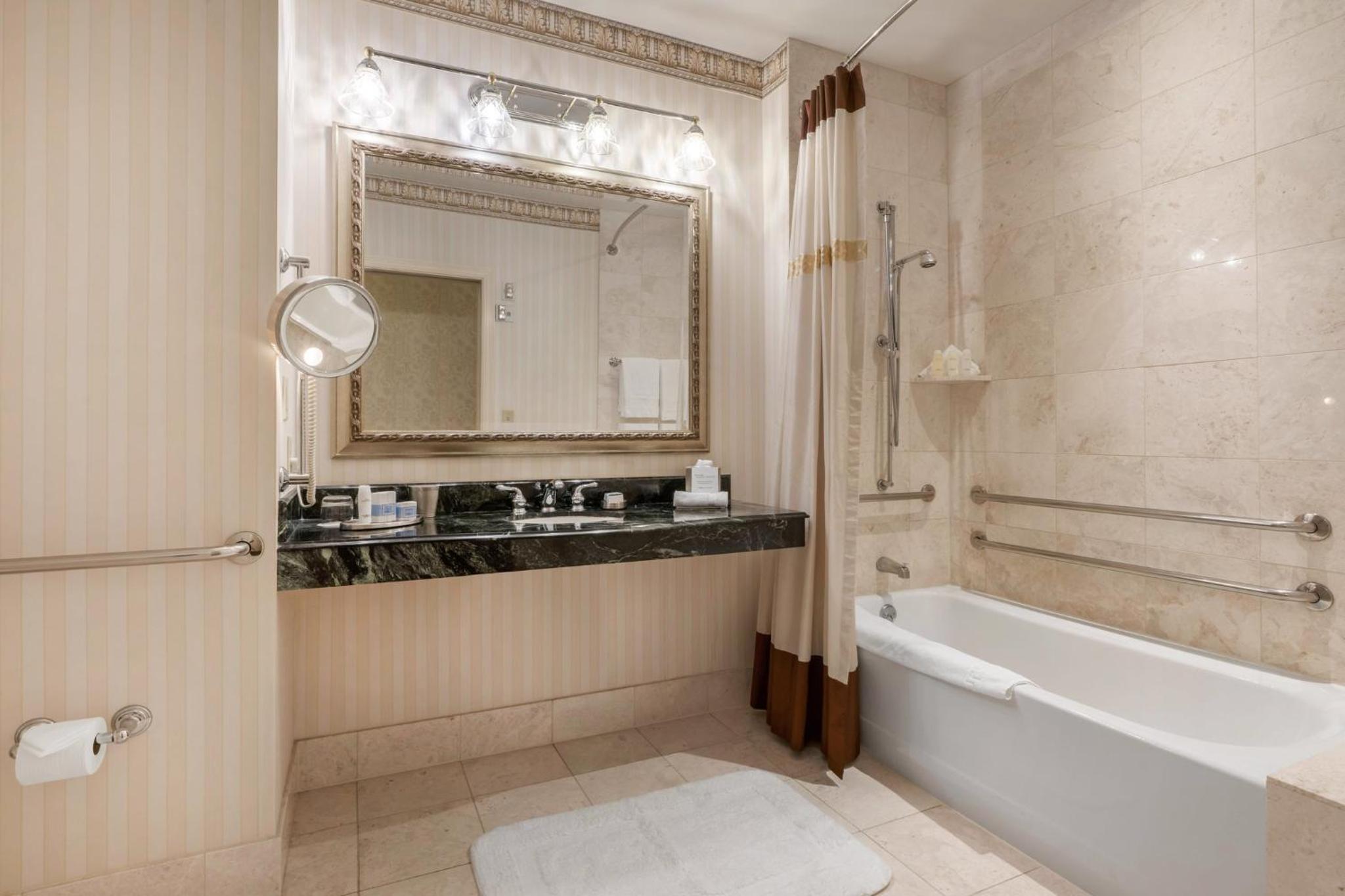 ADA Deluxe Room - 1 King Bed