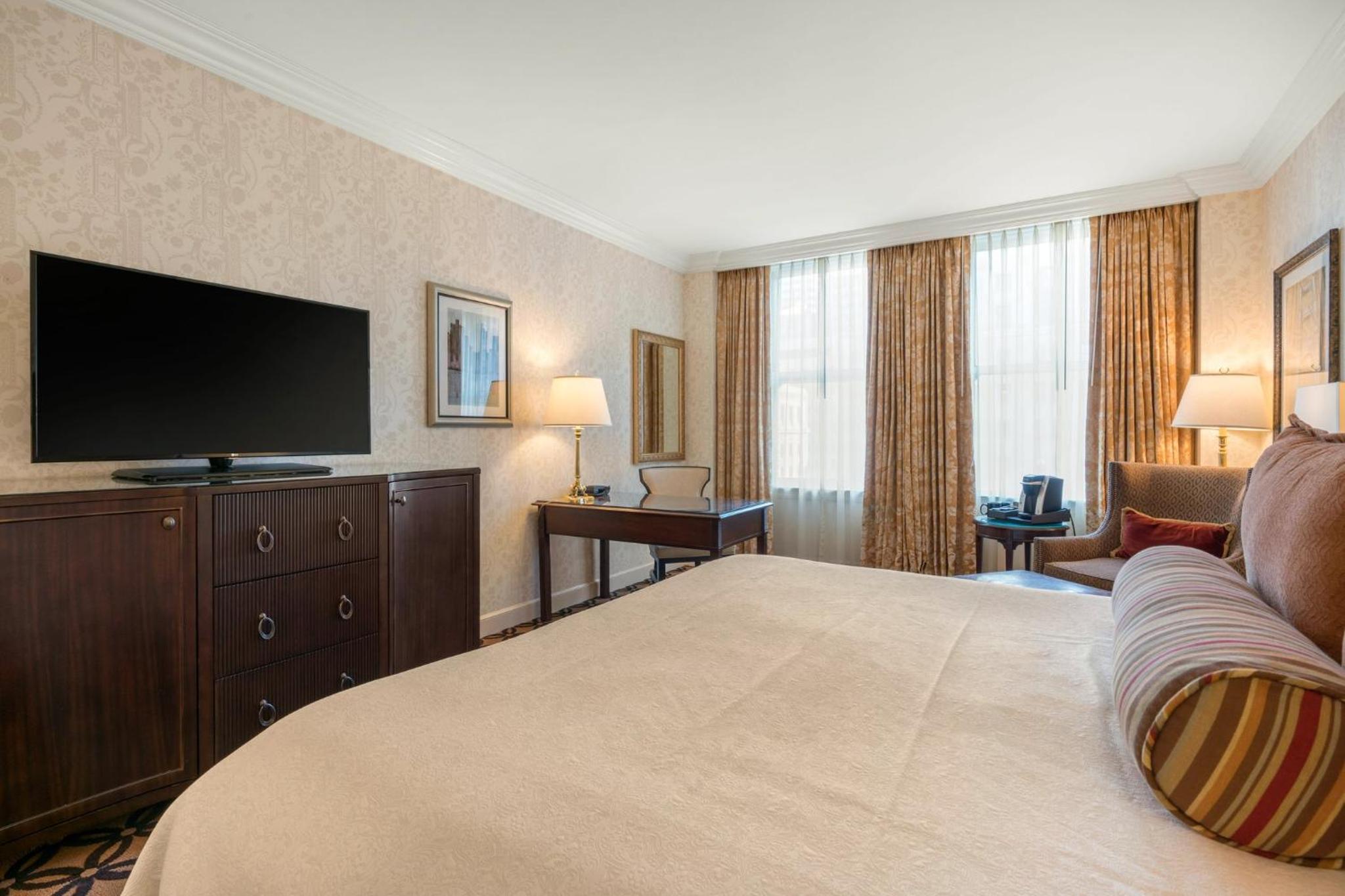 Premier Room - 1 King Bed - Photo 7