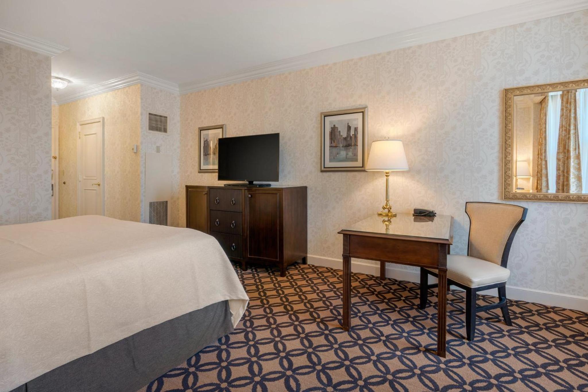 Premier Room - 1 King Bed - Photo 8