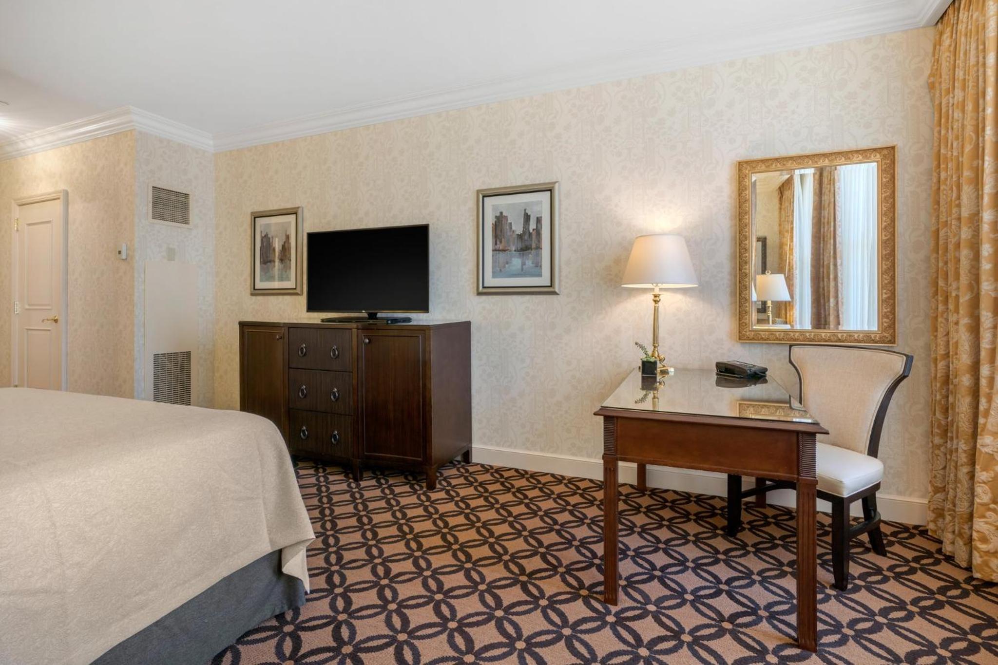 Signature Room 1 King Bed - Photo 7