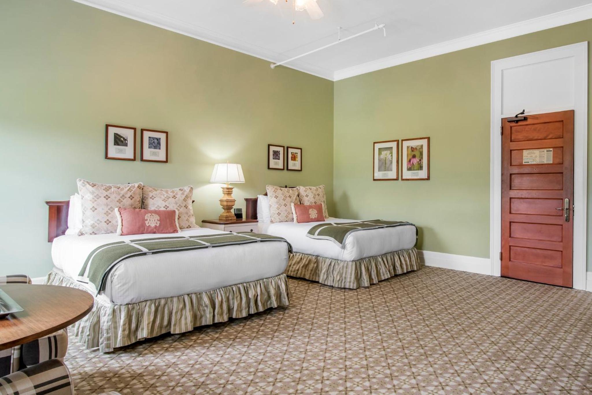 Deluxe Queen Room with Two Queen Beds - Photo 5
