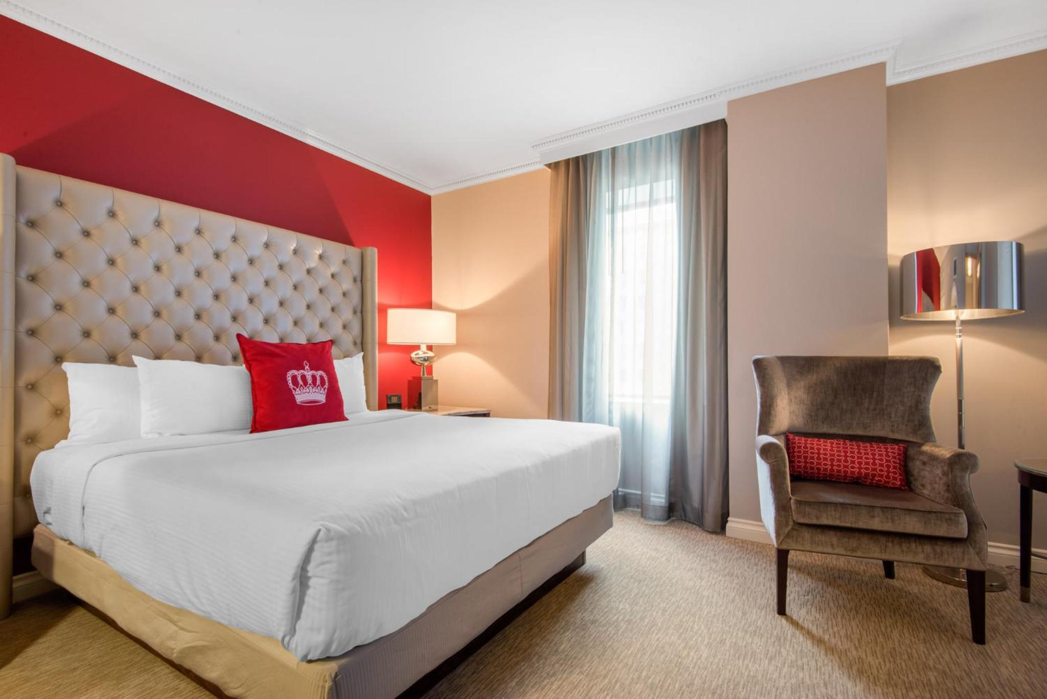 Deluxe Queen Room with One Queen Bed (Non Smoking)