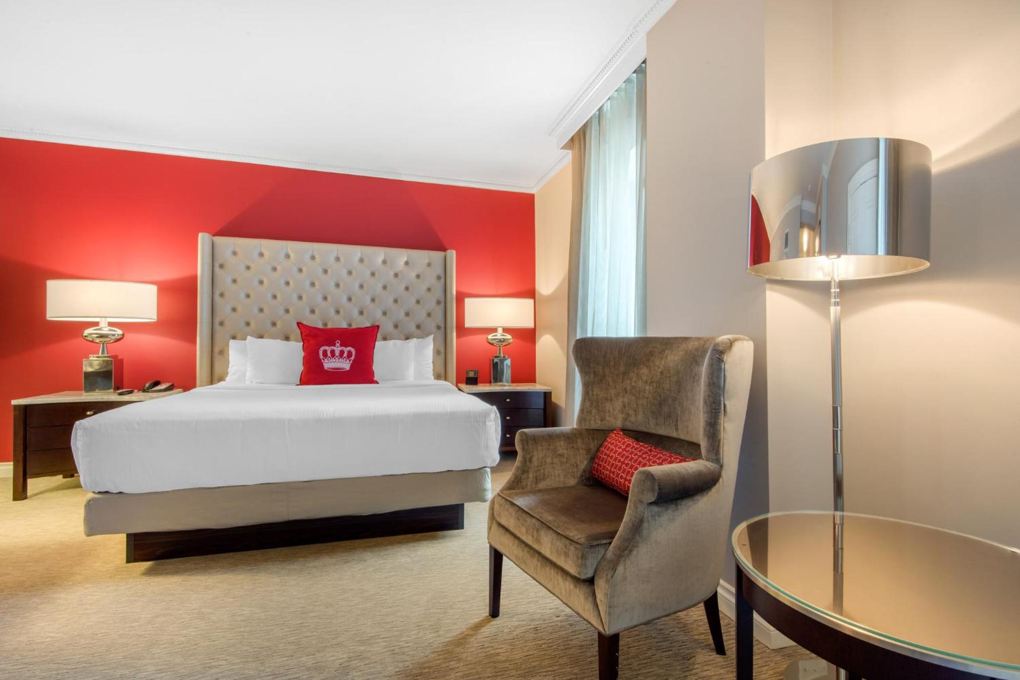 Deluxe Queen Room with One Queen Bed (Non Smoking)