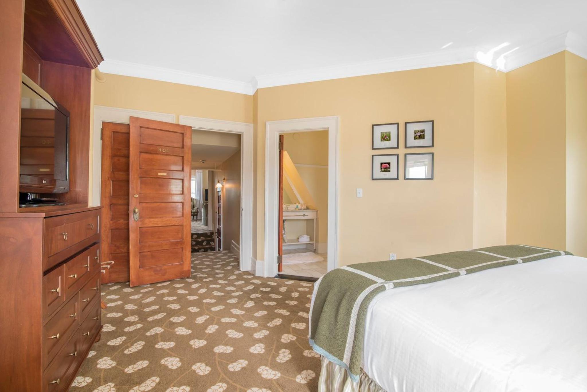 Luxury Tower King Suite - One Bedroom - Photo 2