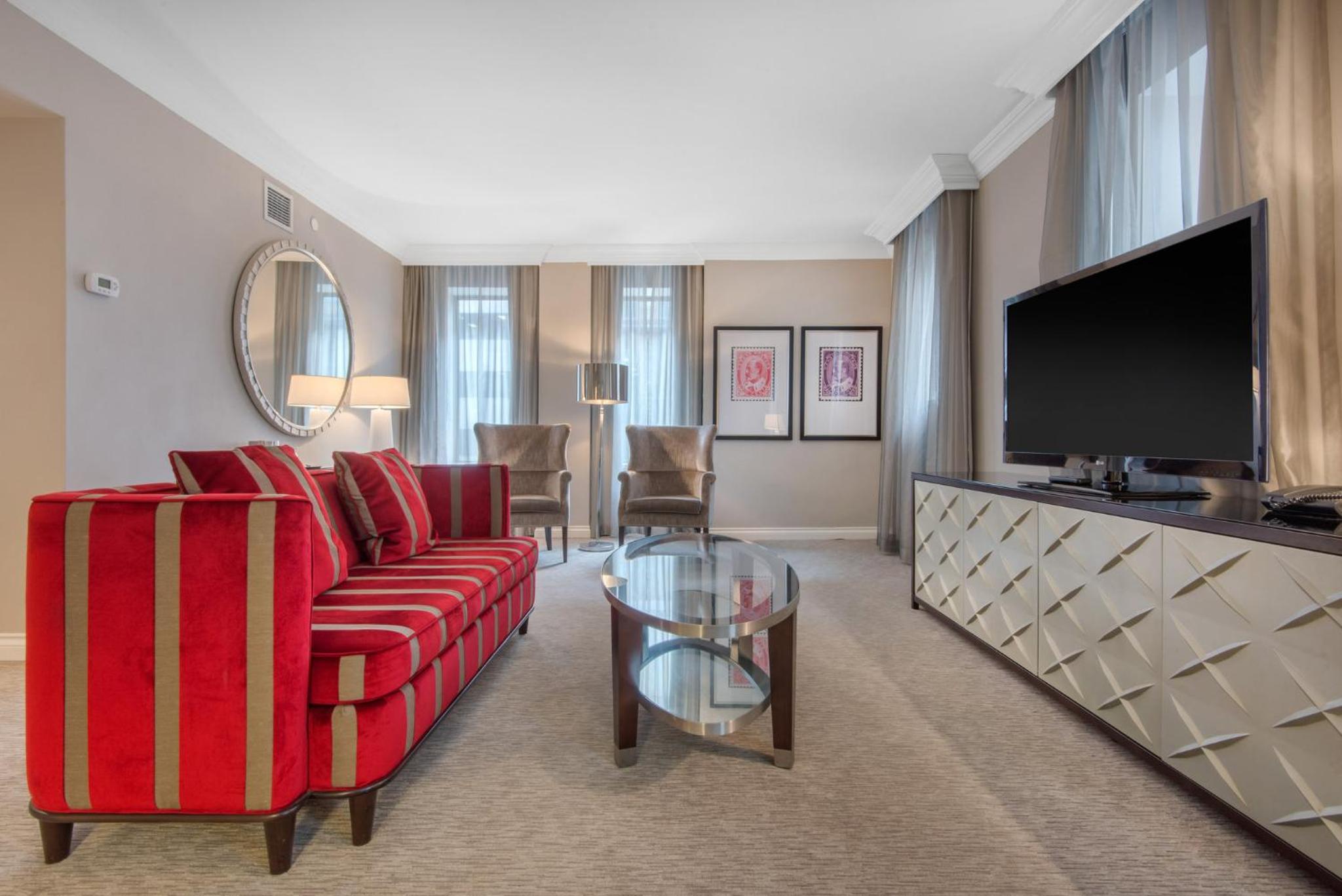 Luxury Executive Suite - 1 King Bed - Photo 7