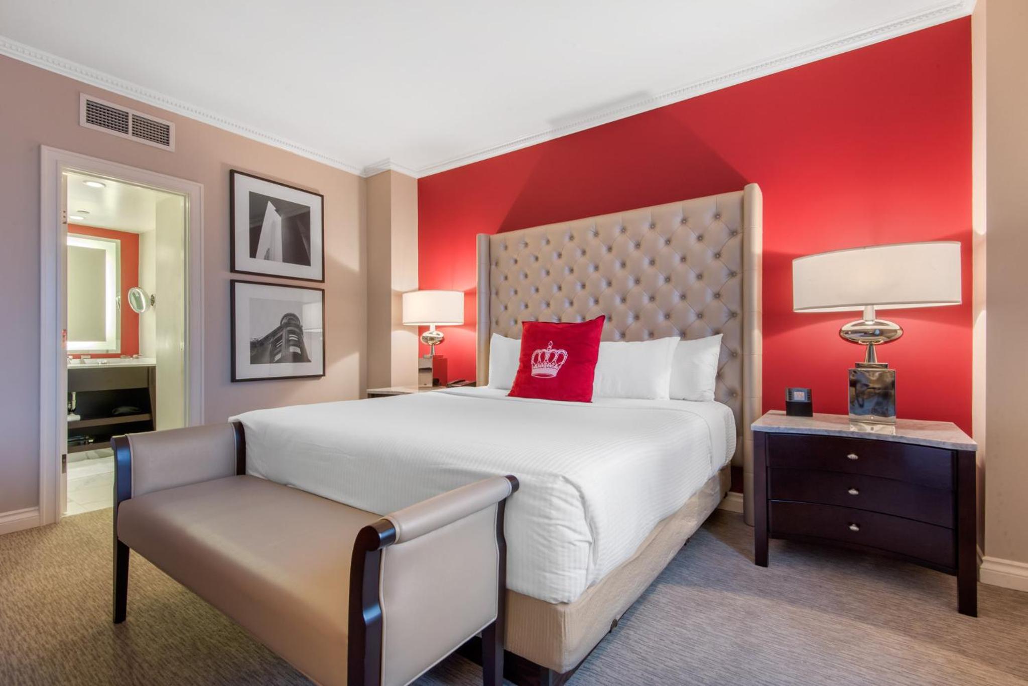 Premier King Room with One King Bed (Non Smoking) thumbnail 5