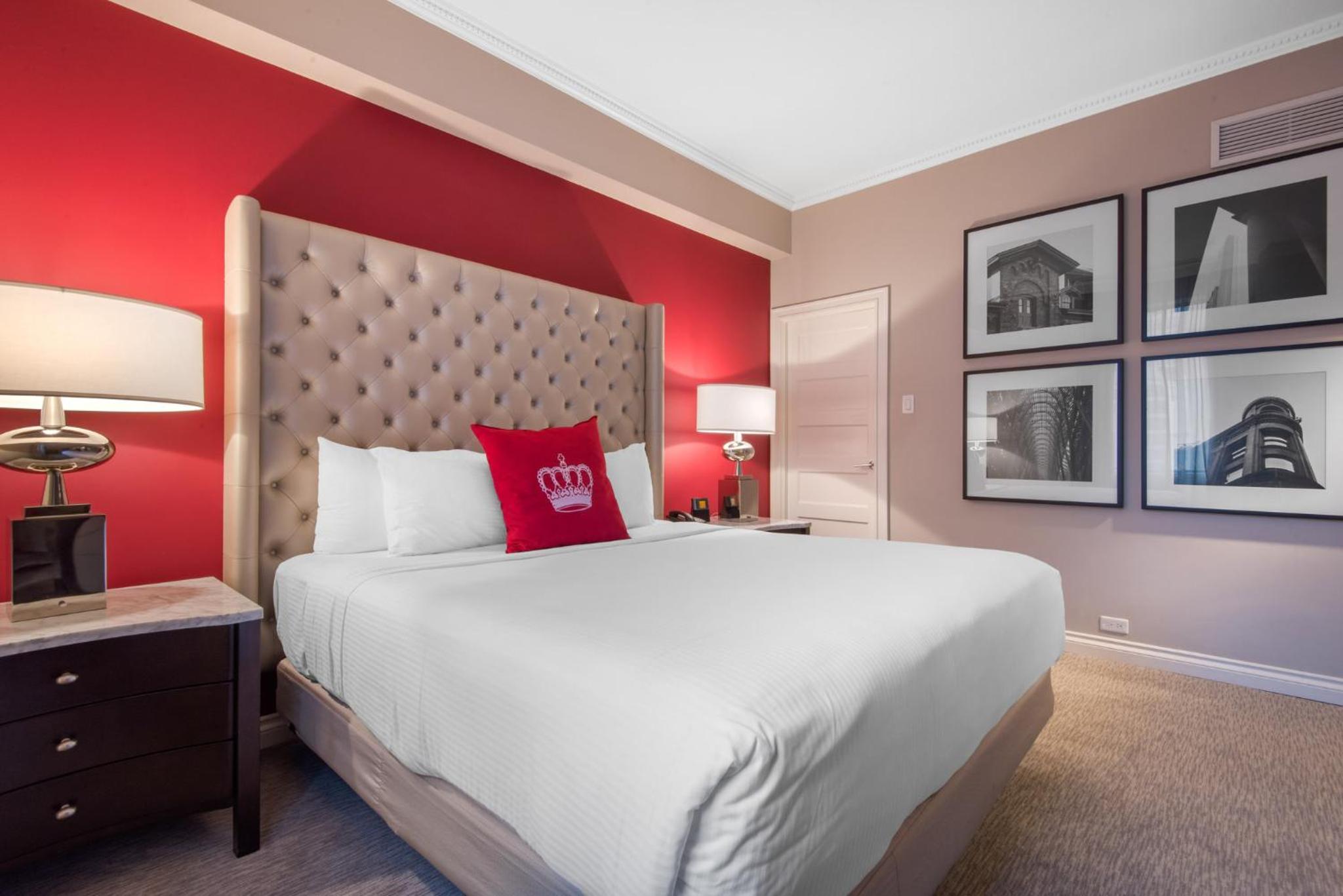 Deluxe Suite - 1 King Bed