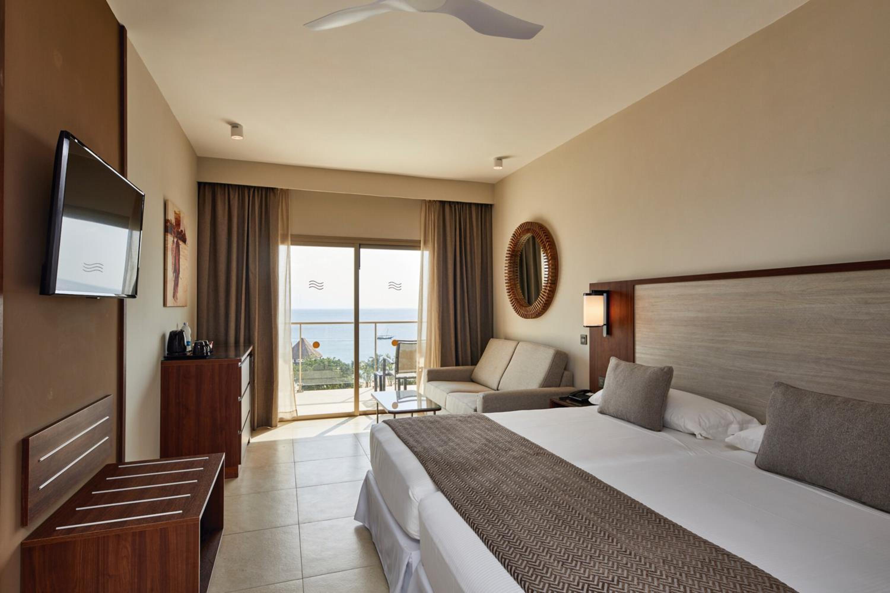 Double Room with Sea View - Photo 1