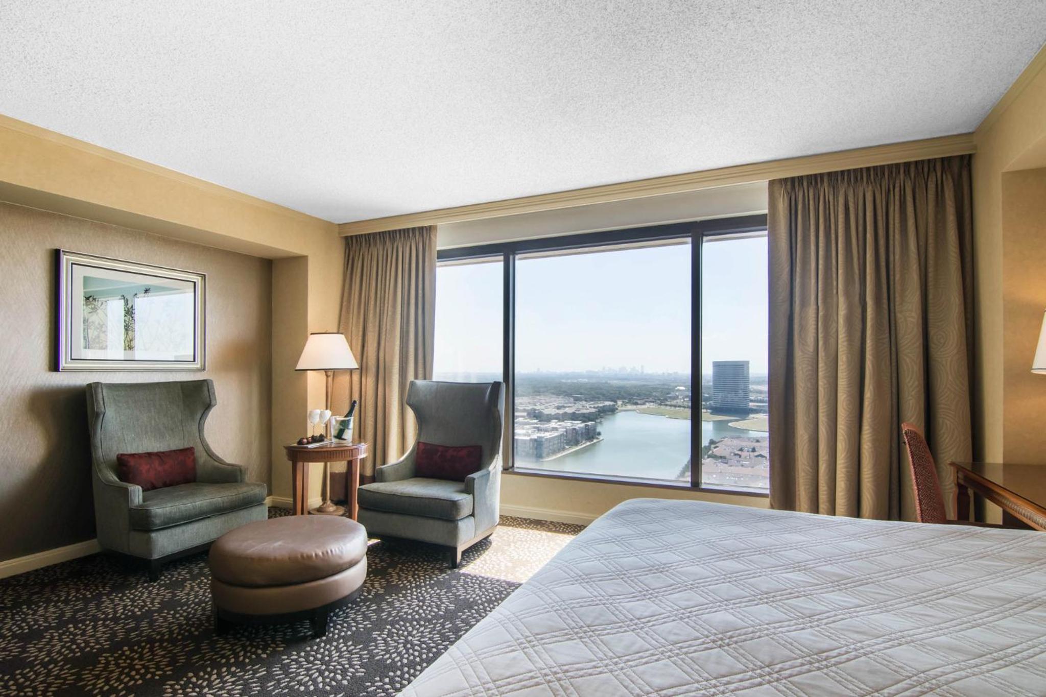 Deluxe King Room - Photo 2