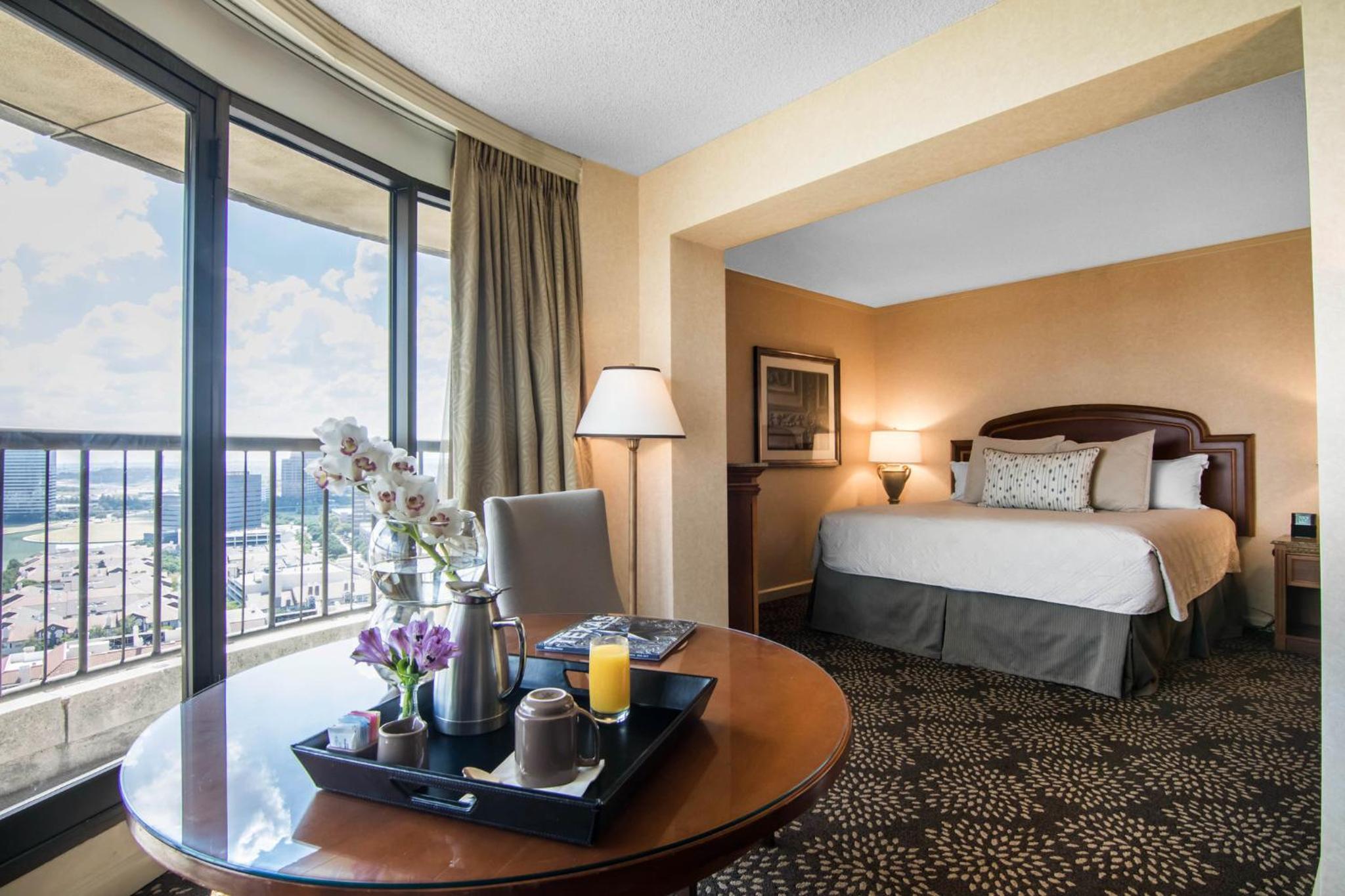 Corner Suite - Photo 8
