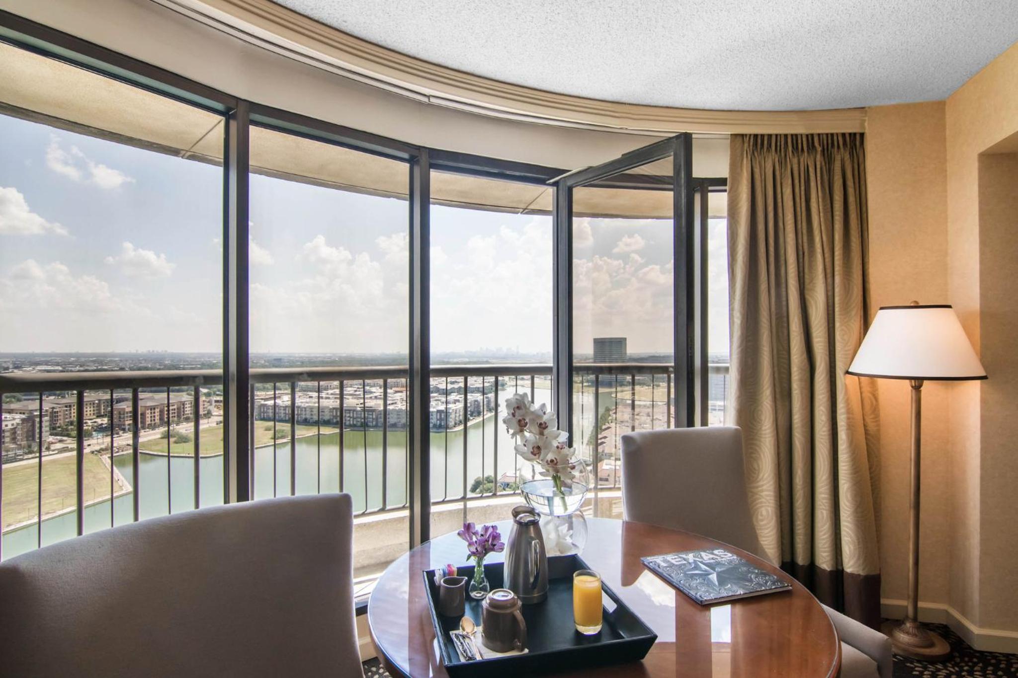 Corner Suite - Photo 10