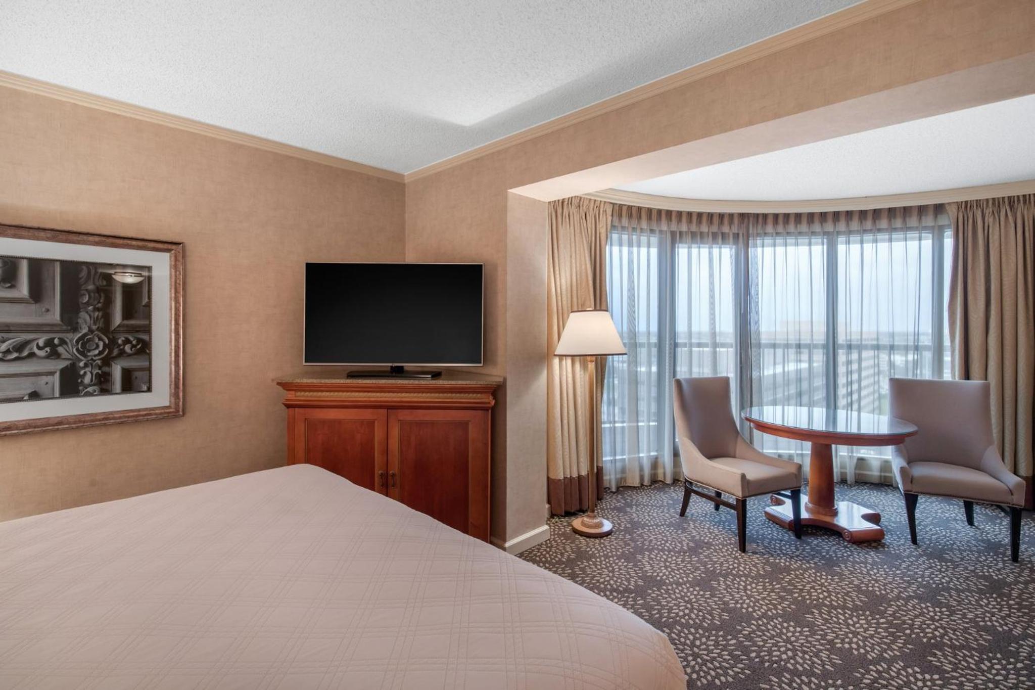 Corner Suite - Photo 9