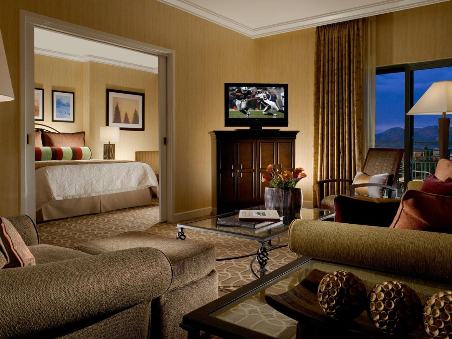 Suite with 1 King Bed - Photo 1