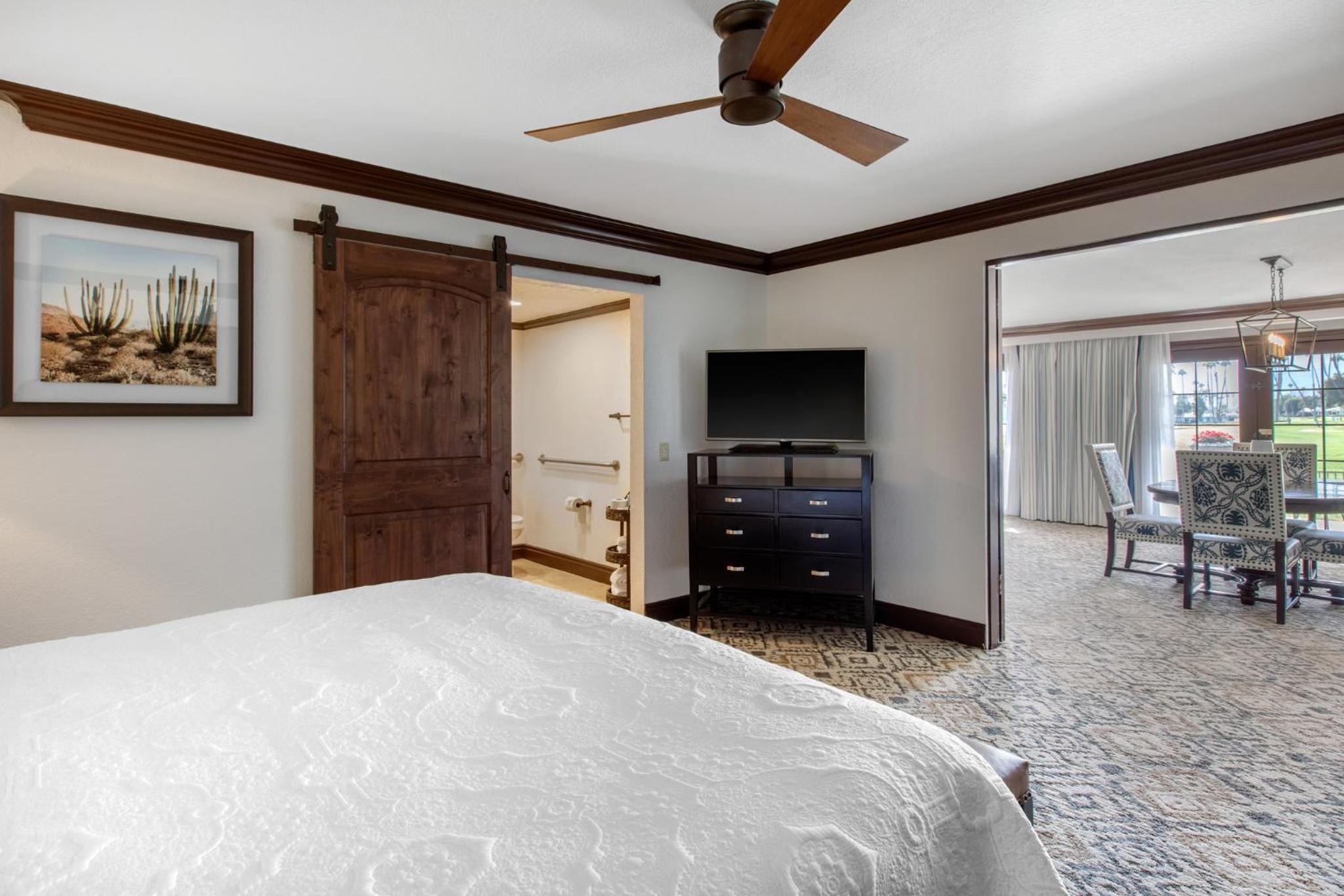 Executive Suite - 1 King Bed - Photo 6