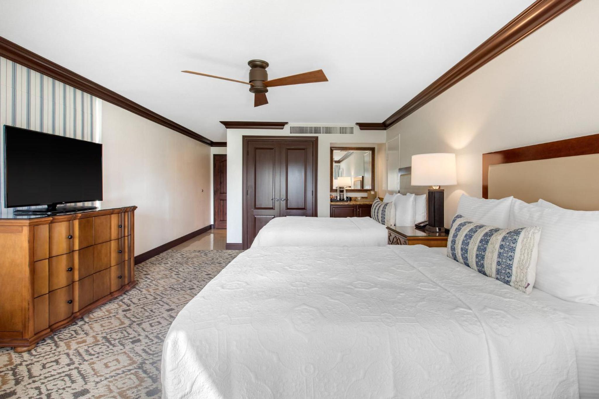 Lake View Room 2 Queen Beds - Photo 2
