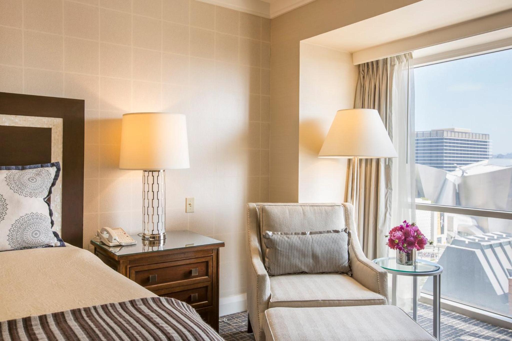 Deluxe Executive - 1 King Bed