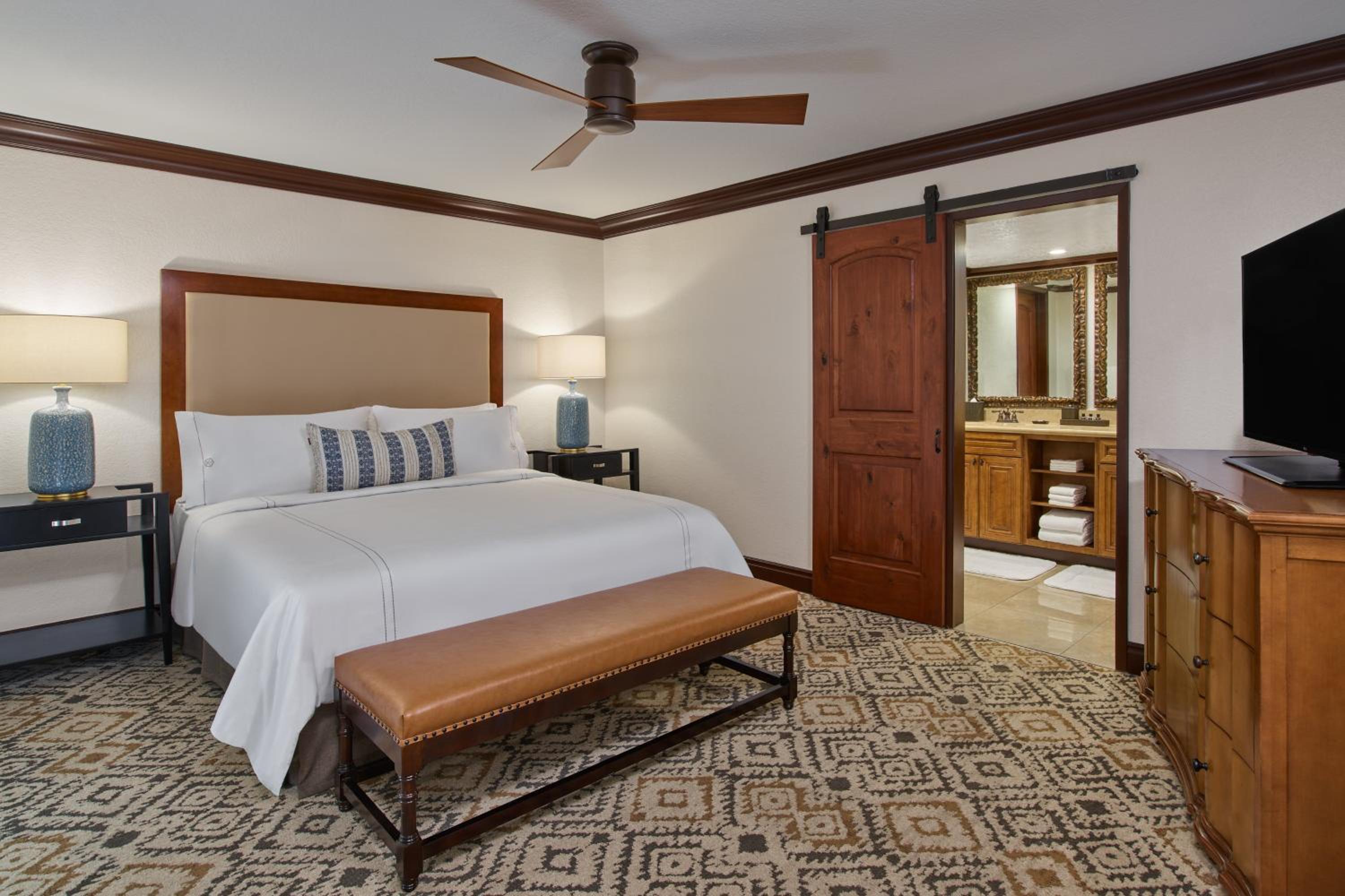 Executive Suite - 1 King Bed - Photo 3