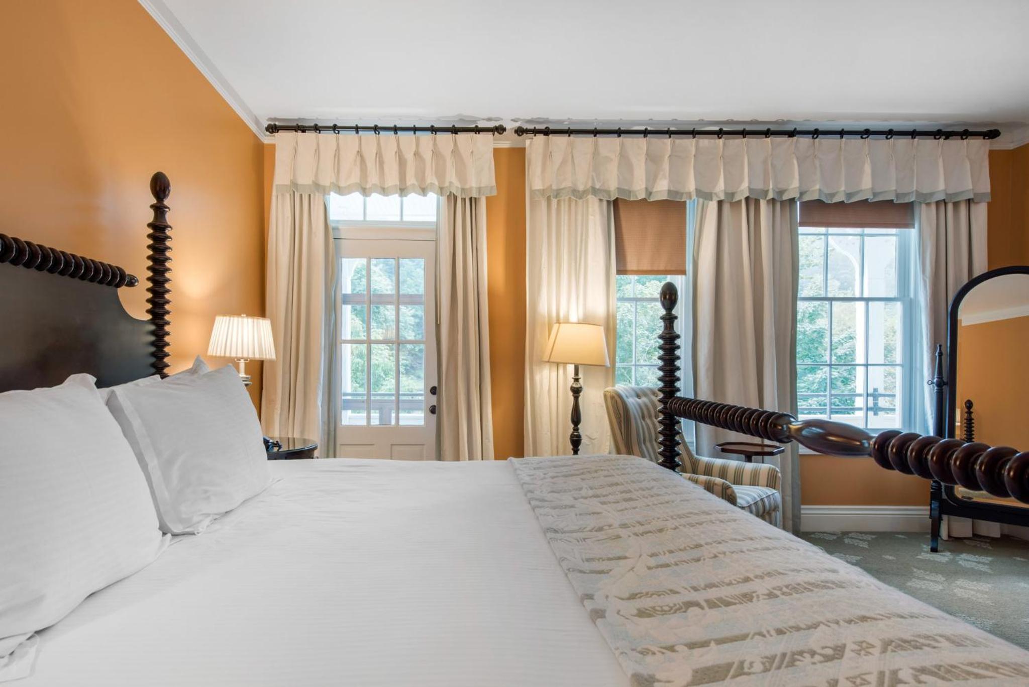 Resort View Porch Room - One King Bed - Photo 4