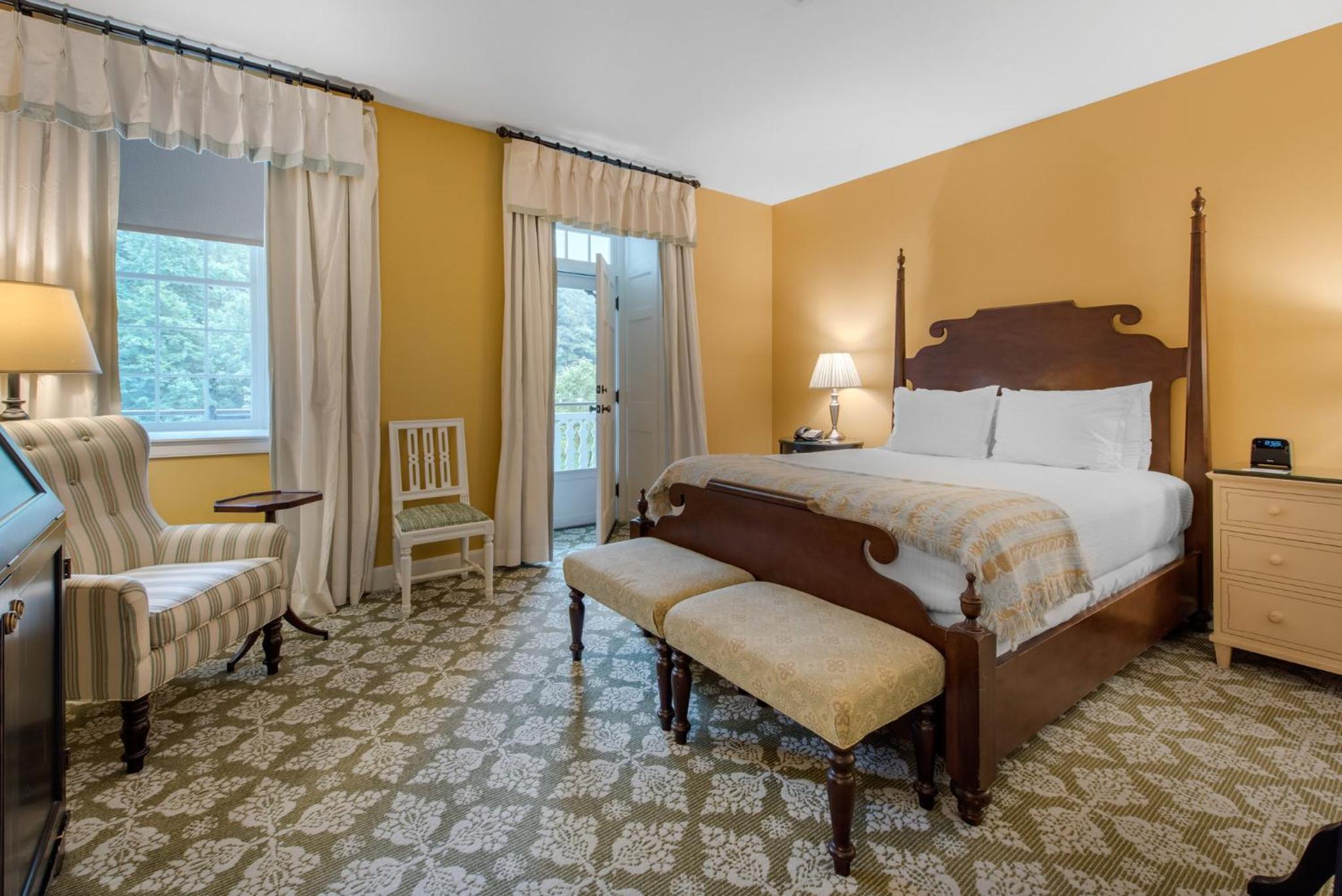 Resort View Porch Room - One Queen Bed - Photo 2