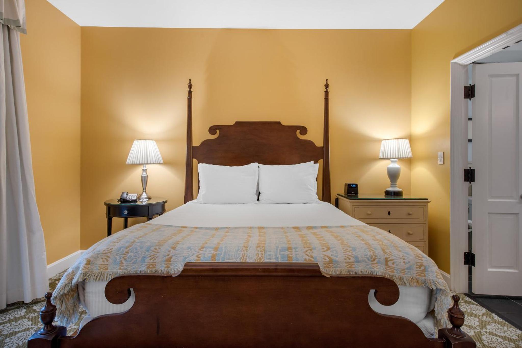 Resort View Porch Room - One Queen Bed - Photo 7