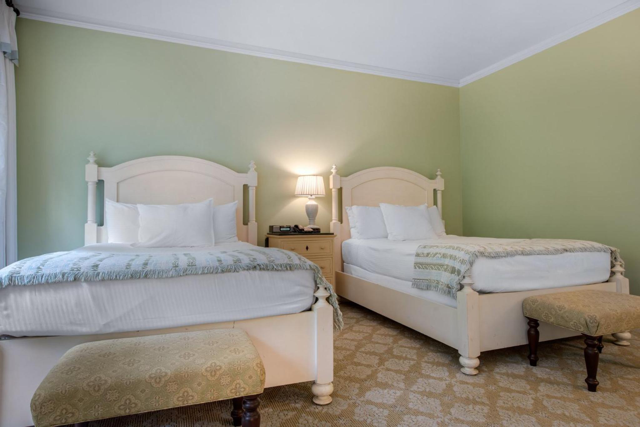 ADA Traditional Room - 2 Double Beds Roll In Shower - Photo 4