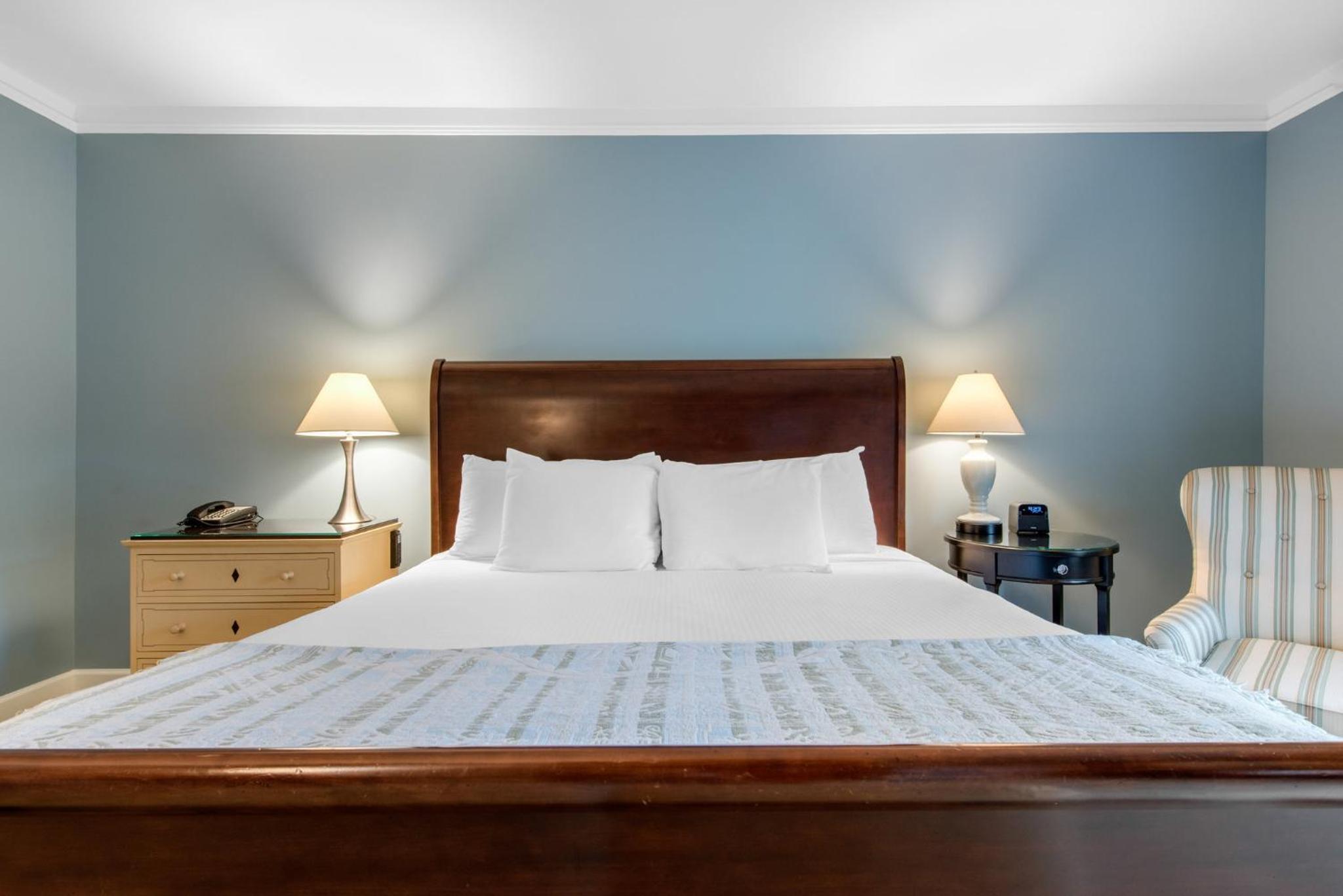 Deluxe Room 1 King Bed with Private Porch - Photo 3