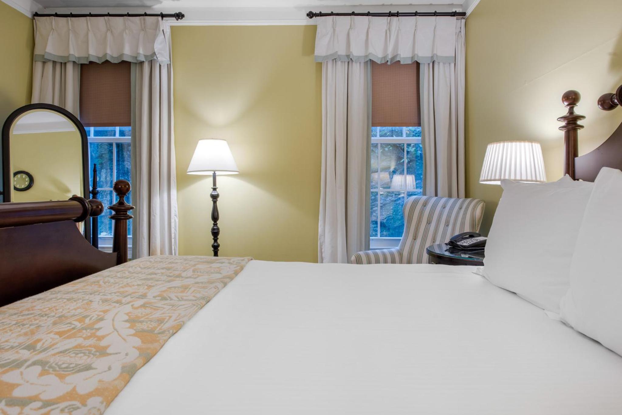 Deluxe Room - 1 queen bed - Photo 1