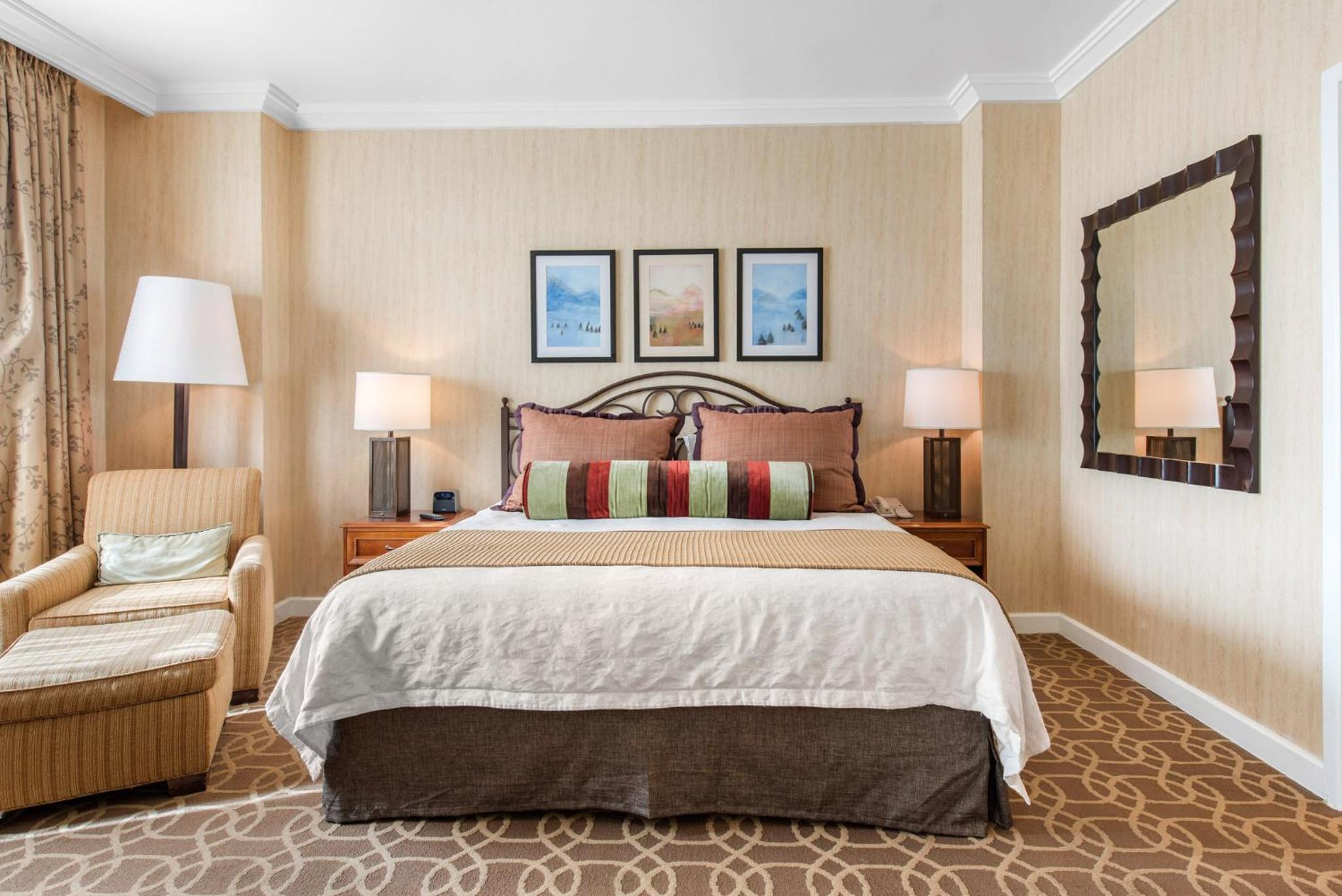 Suite with 1 King Bed - Photo 3