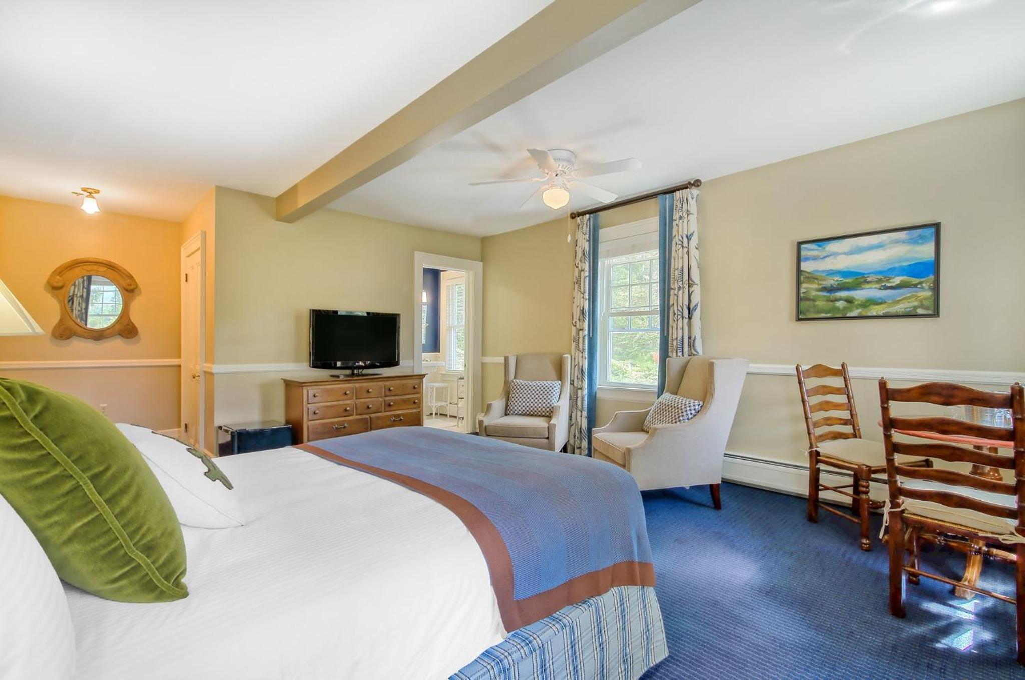 Family Room with Two Queen Beds - Photo 2