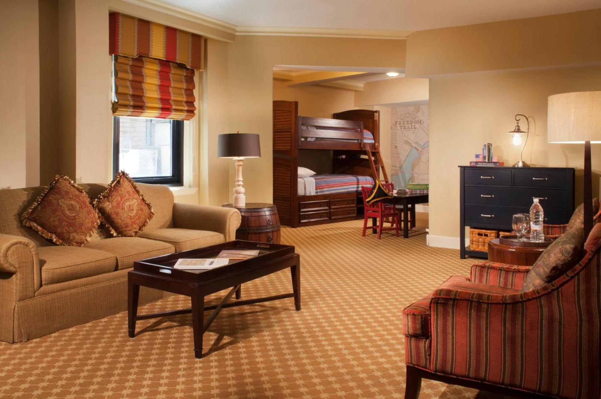 Freedom Trail Suite - 1 King & Bunk Beds