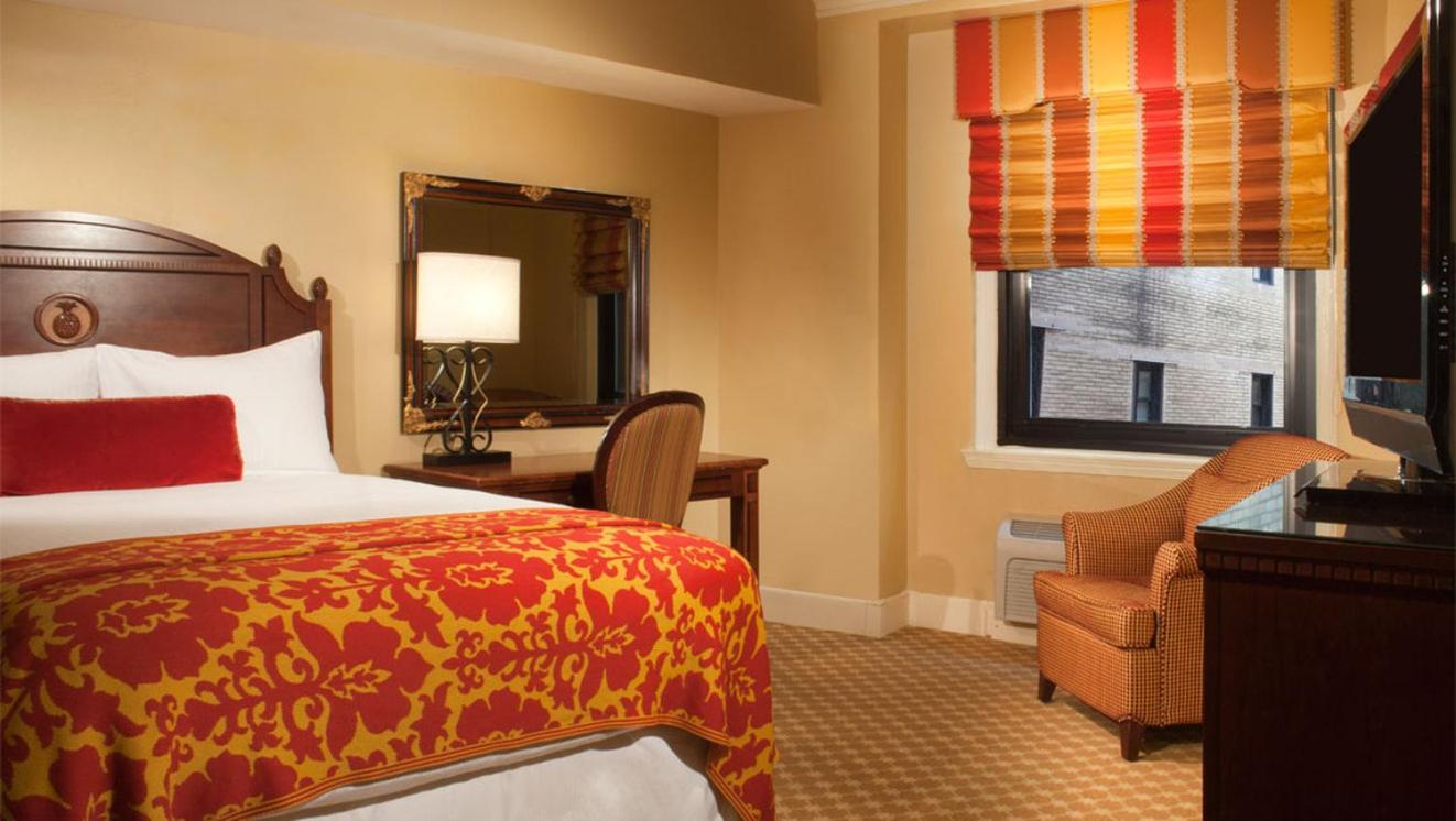 ADA Deluxe Room - 1 Queen Bed thumbnail 6