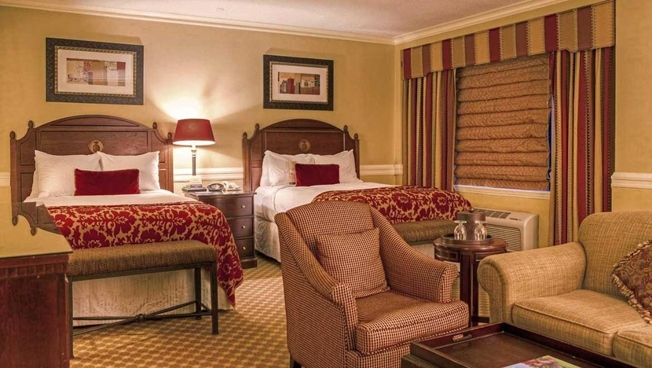 Executive Room with Two Full Beds thumbnail 5