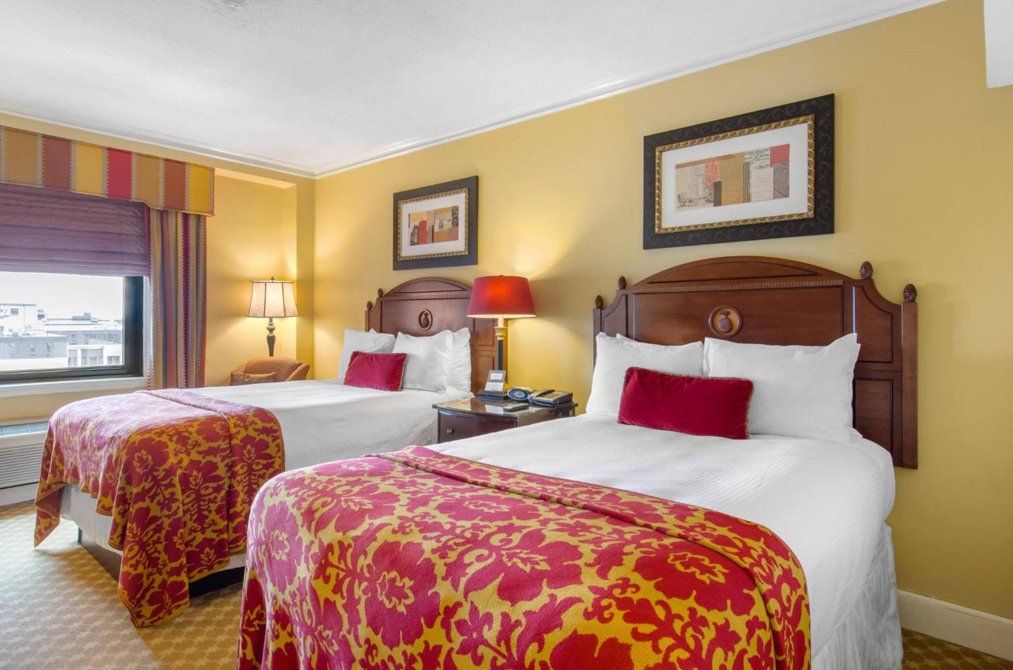 Deluxe Room with Two Full Beds thumbnail 6