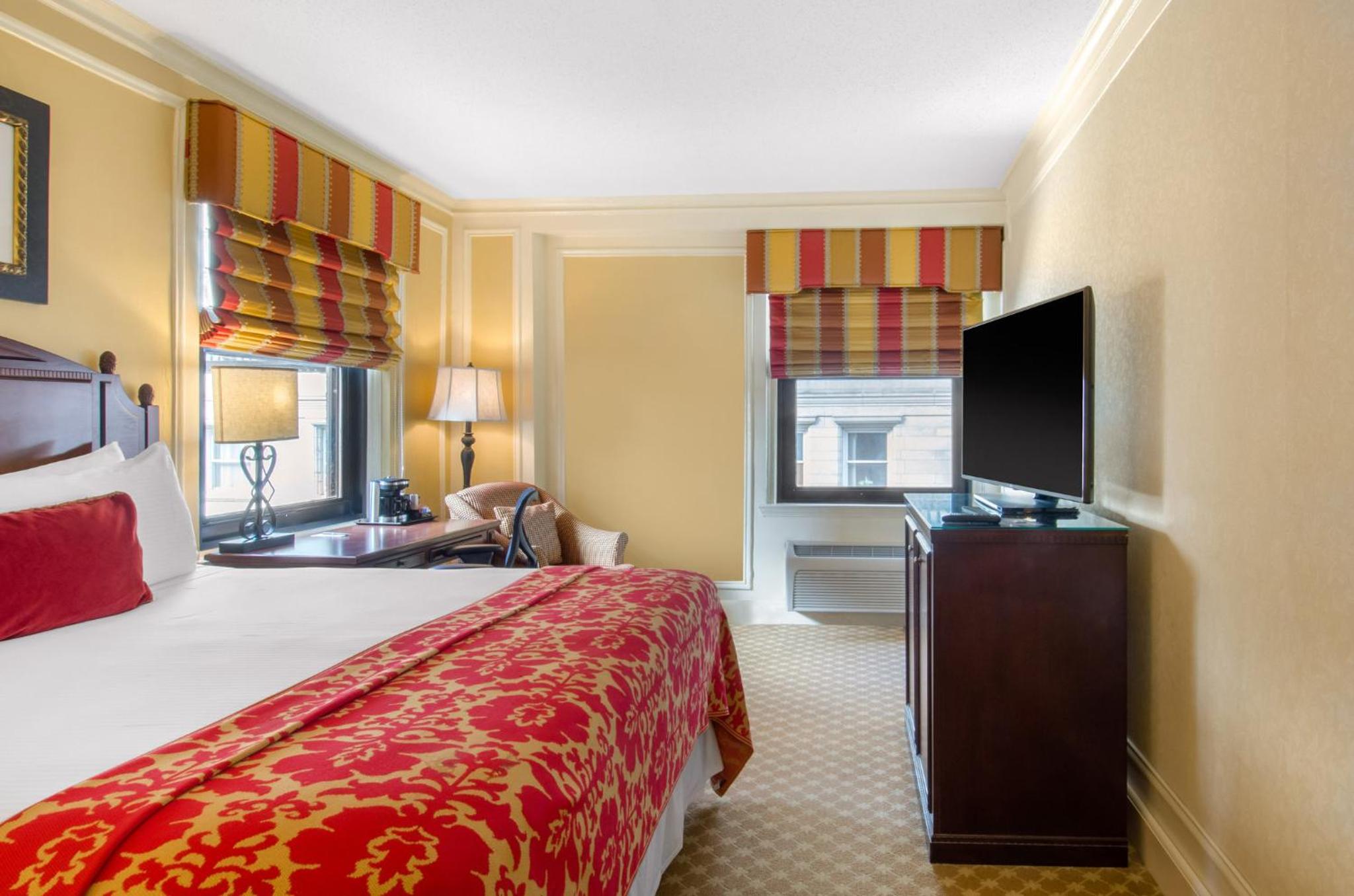Deluxe King Room photo 2
