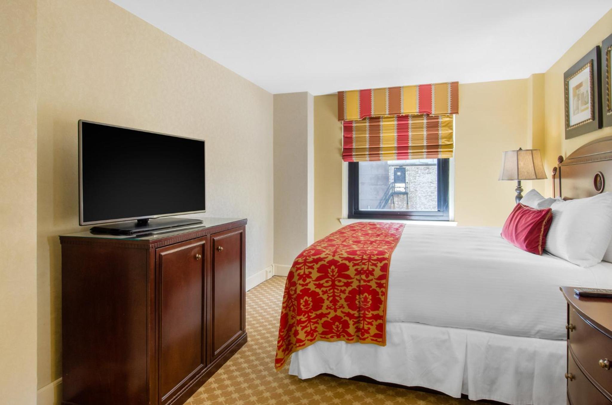 ADA Deluxe Room - 1 King Bed