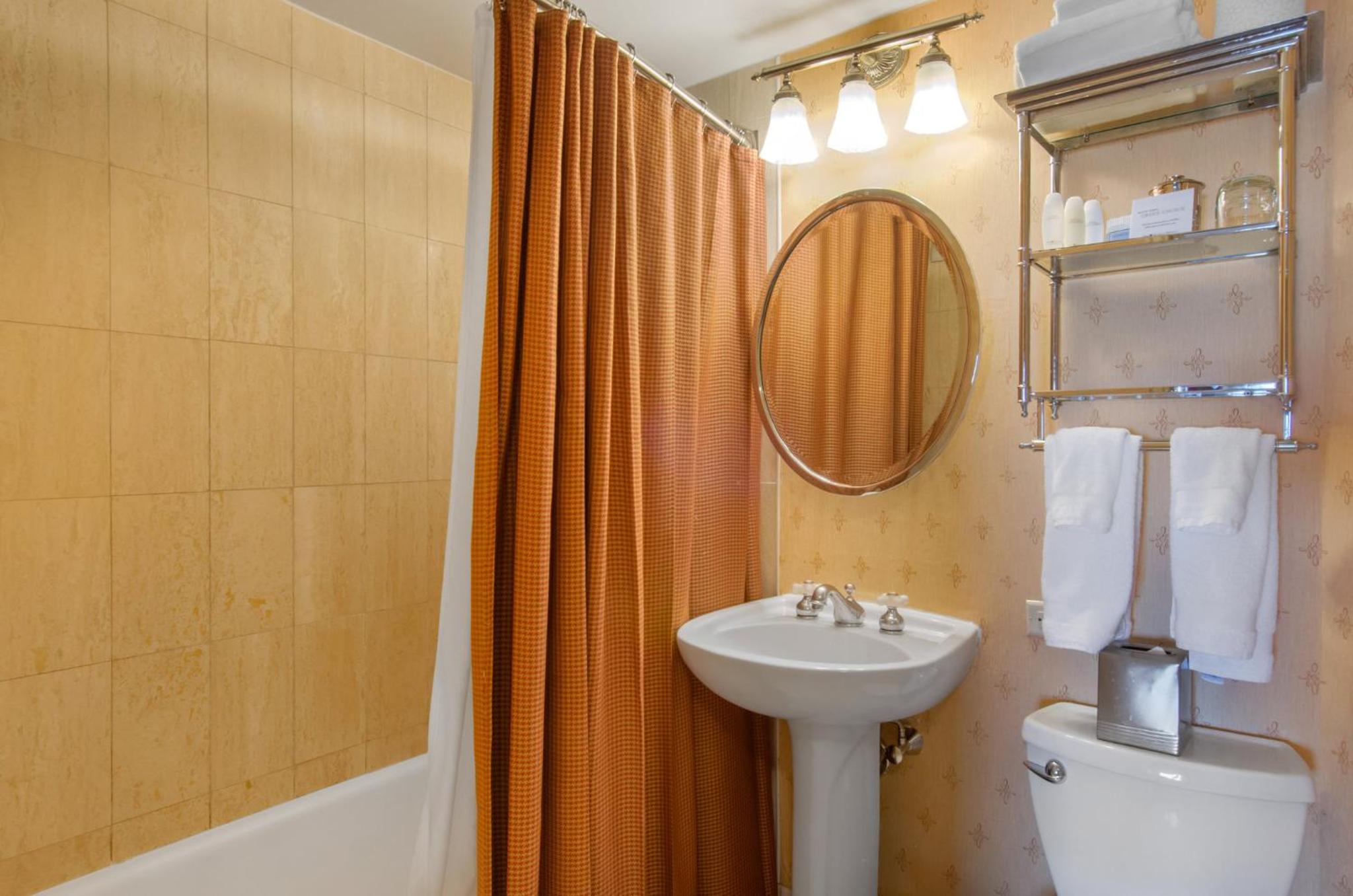 Premier Suite with King Bed thumbnail 6