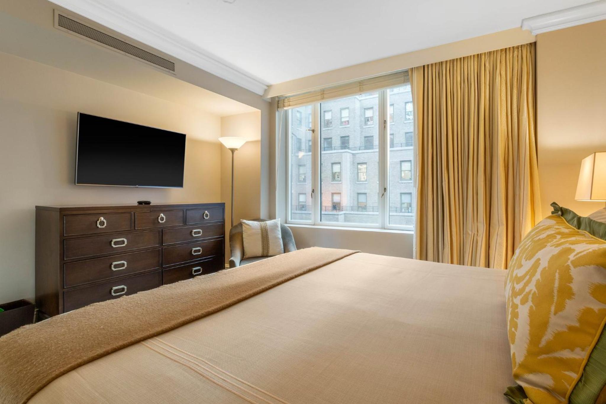 Cathedral Suite - 1 King Bed