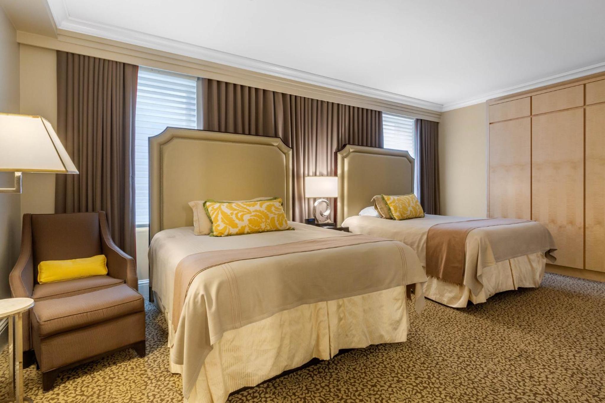 Executive King Room thumbnail 6