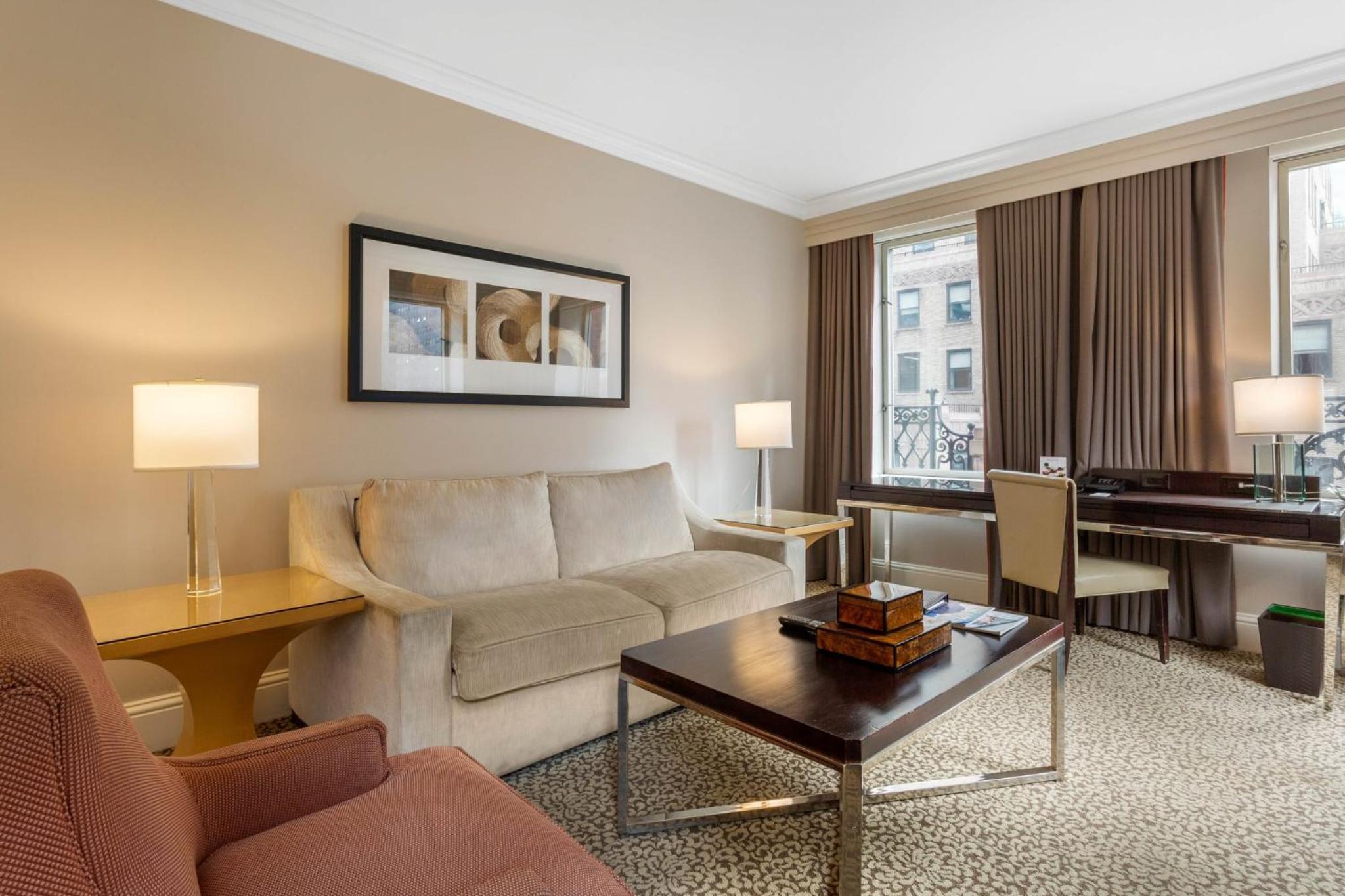 Executive King Room thumbnail 5