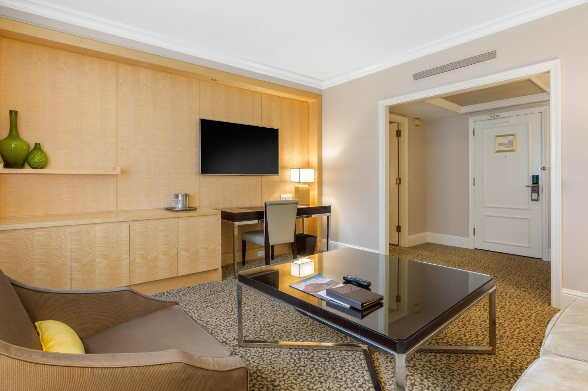 Manhattan Suite - 1 King Bed