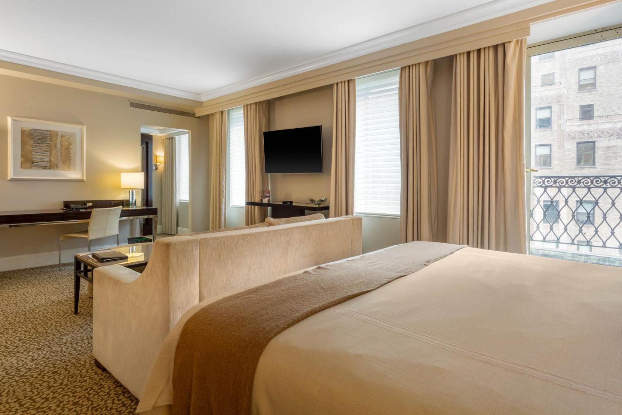 Premier  Executive - 1 King with Terrace