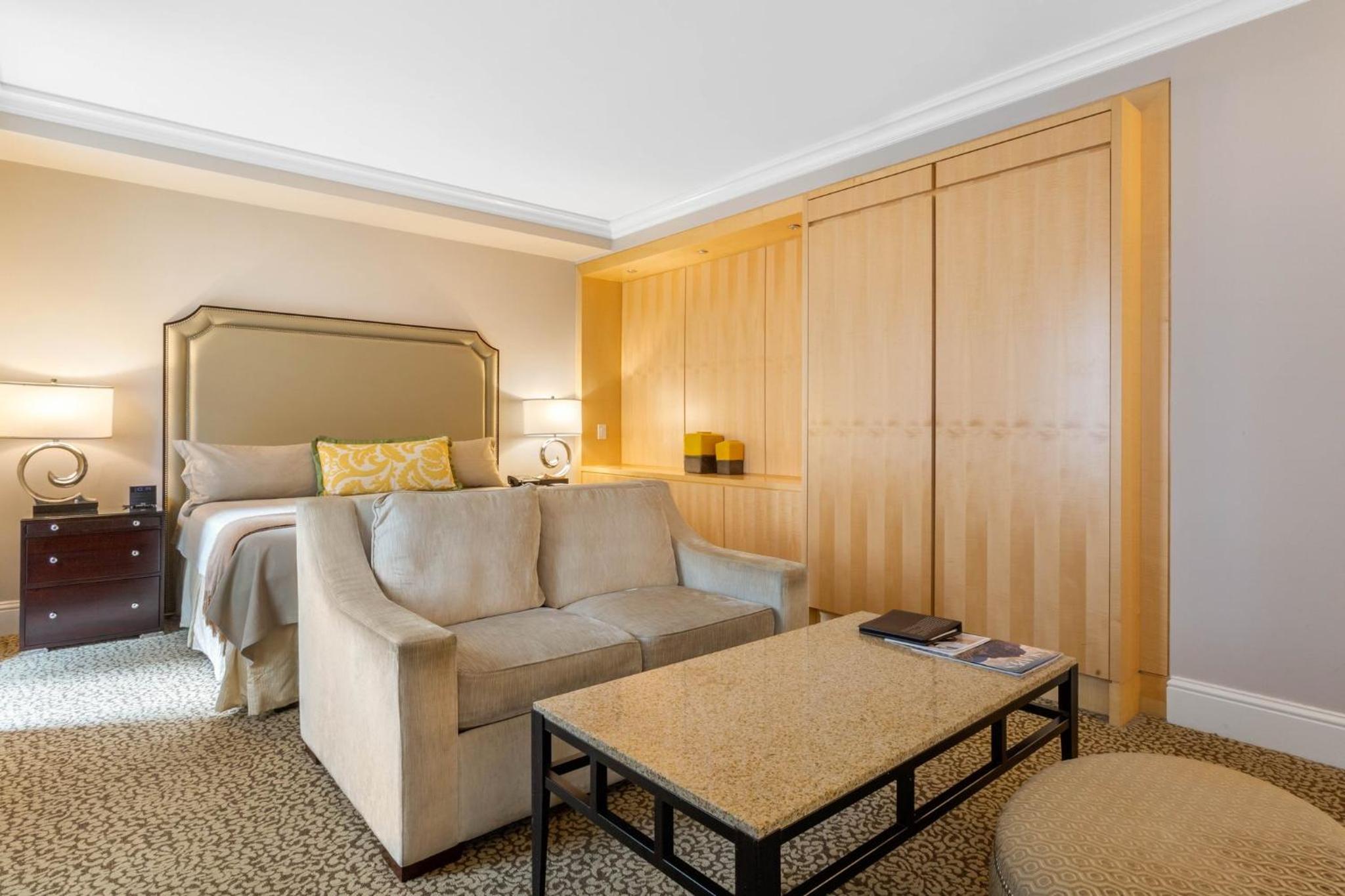 Premier  Executive - 1 King with Terrace
