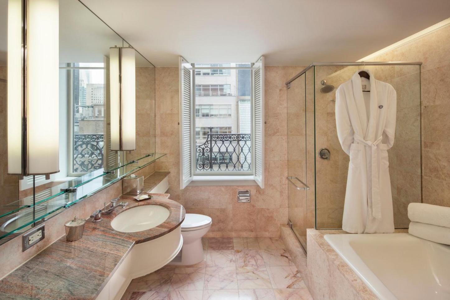 5th Avenue Suite - 1 King Bed