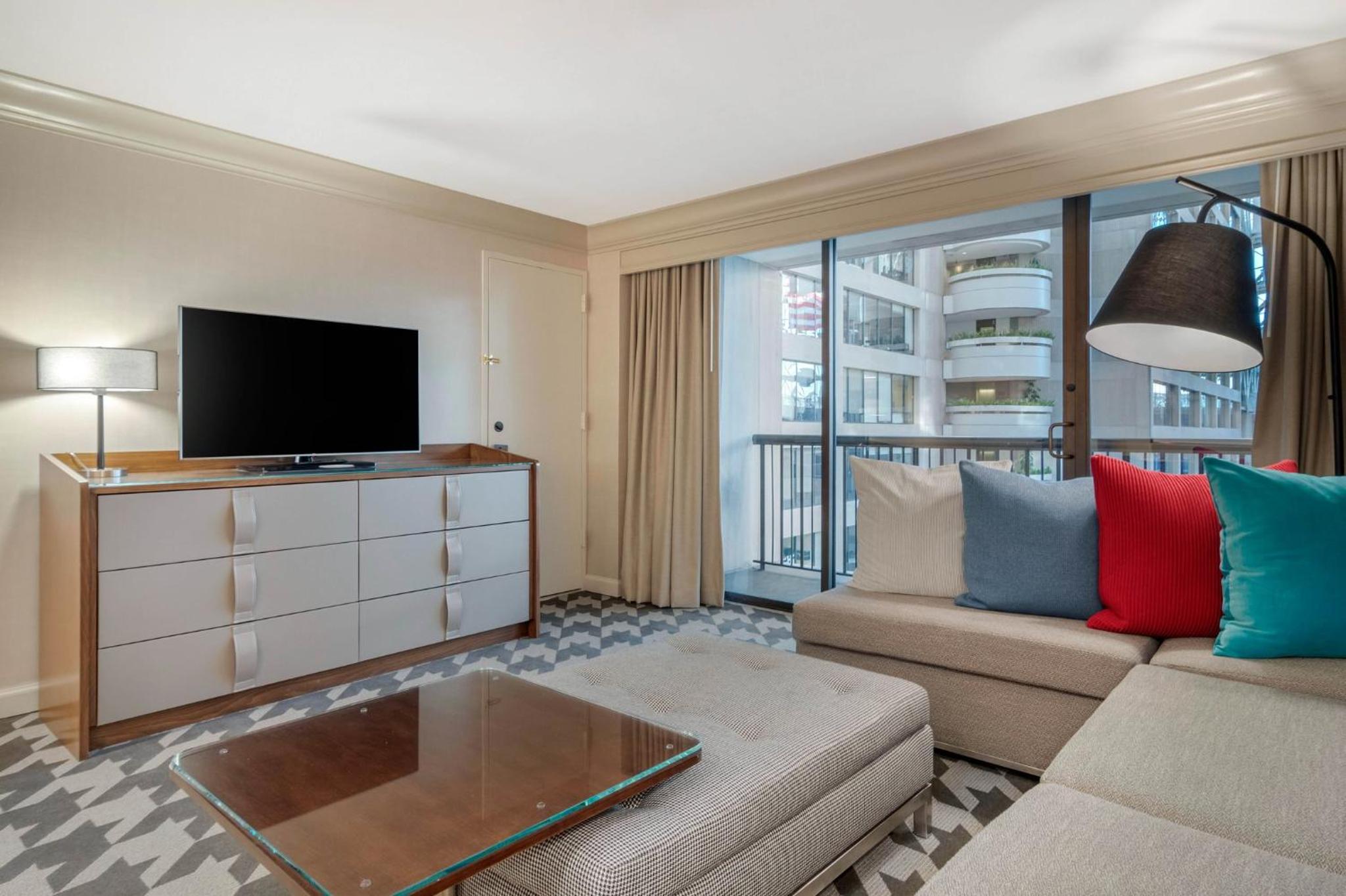 Executive Suite - 1 King Bed and Sofa Bed - Photo 3