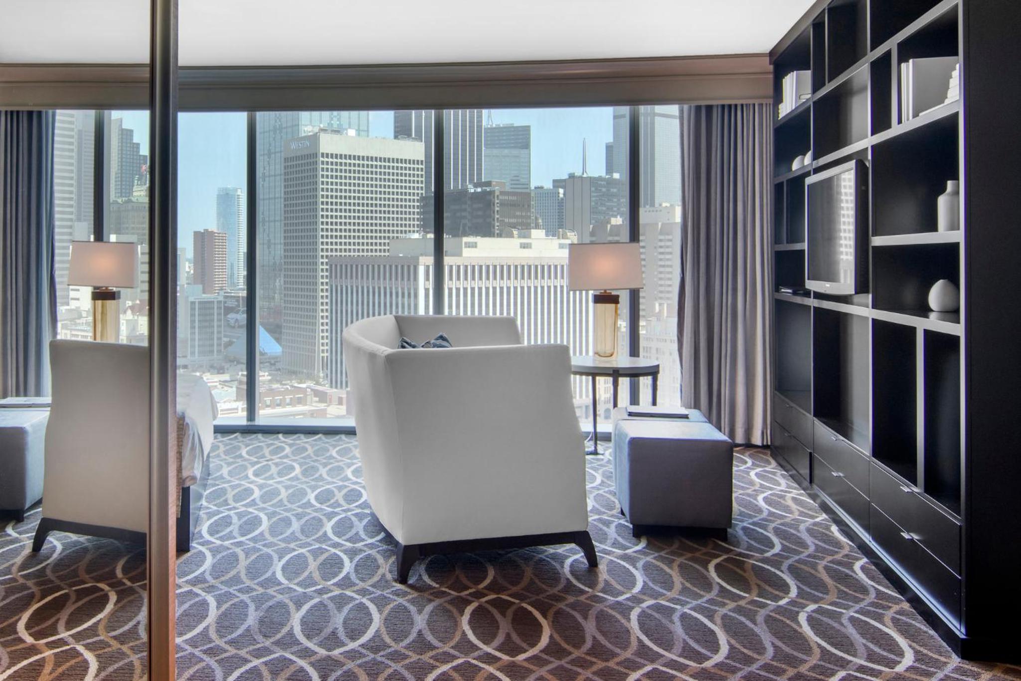 Premier Executive King Room - Photo 3