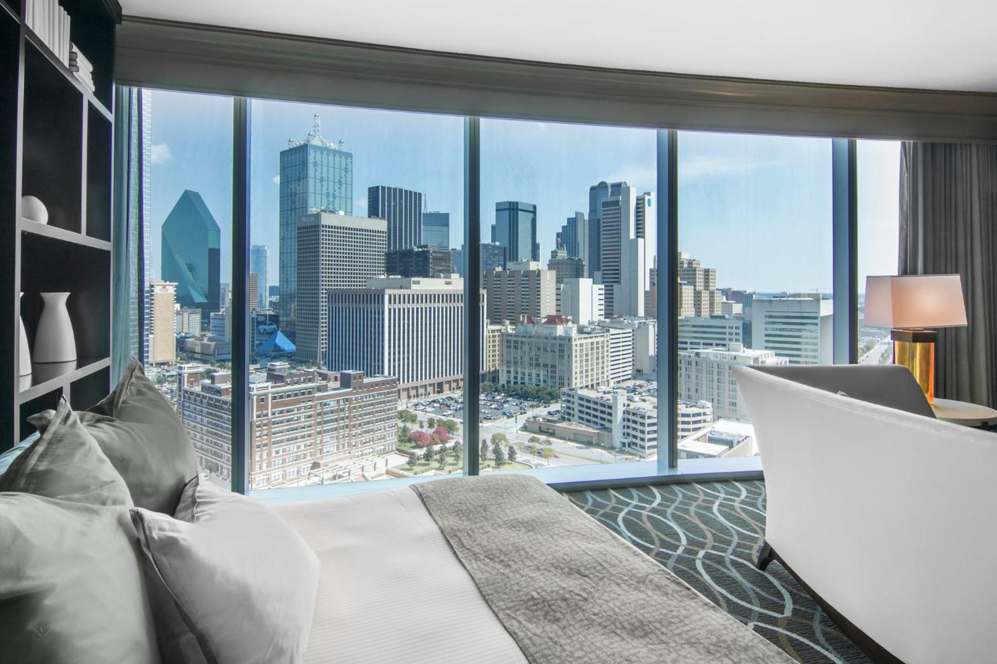 Premier Executive King Room - City View