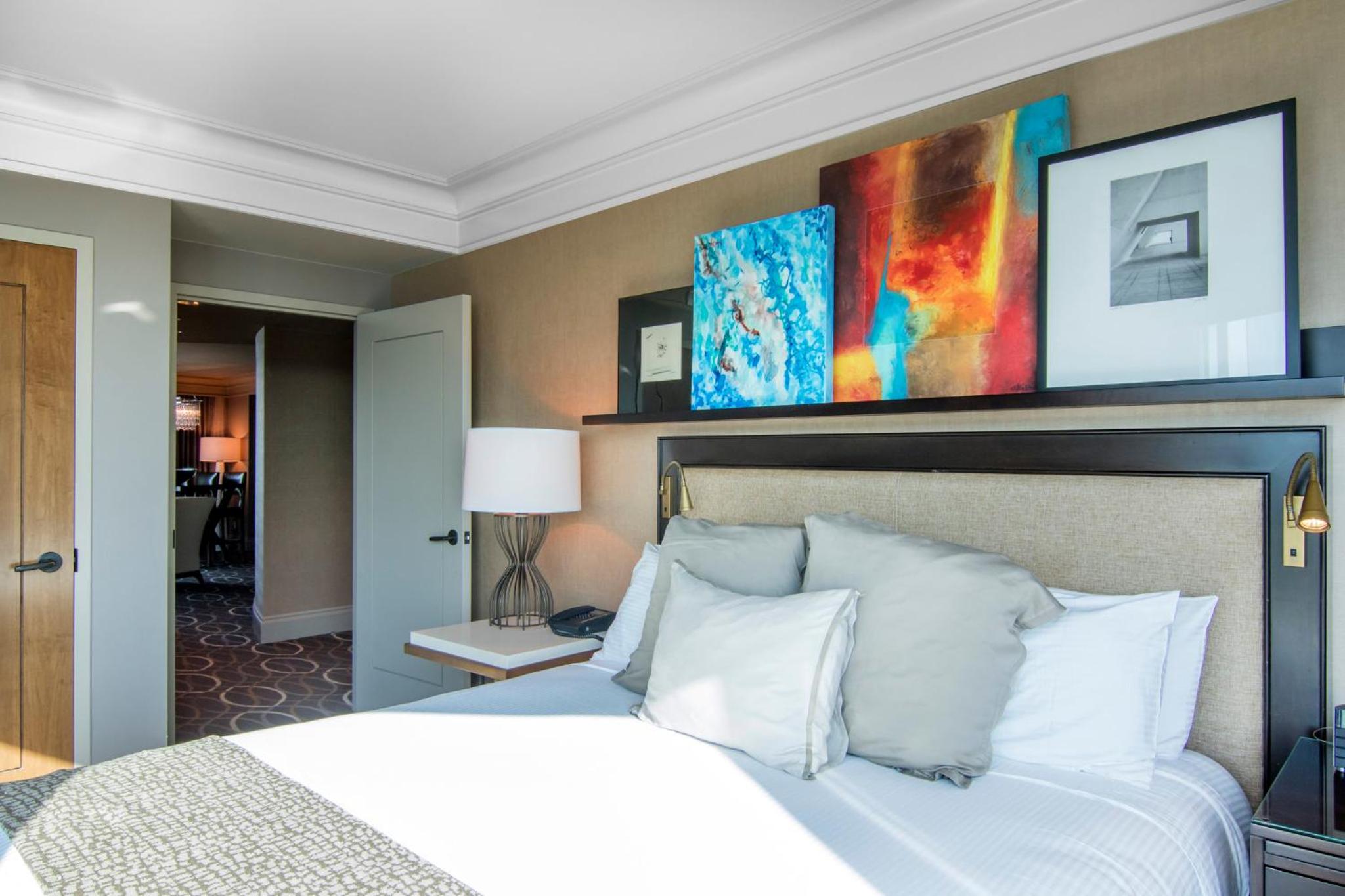 Luxury Corner King Suite - Photo 8
