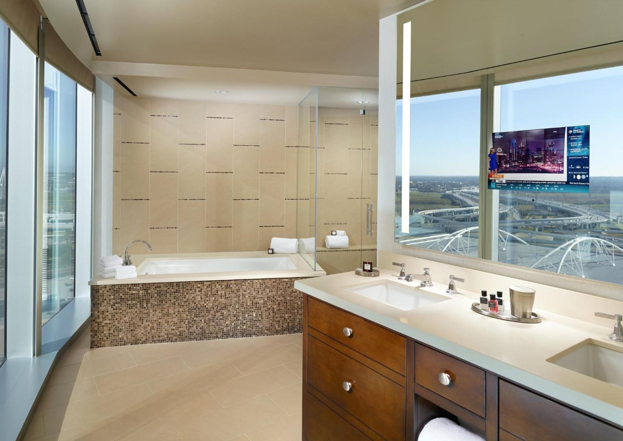 Luxury Corner King Suite - Photo 13