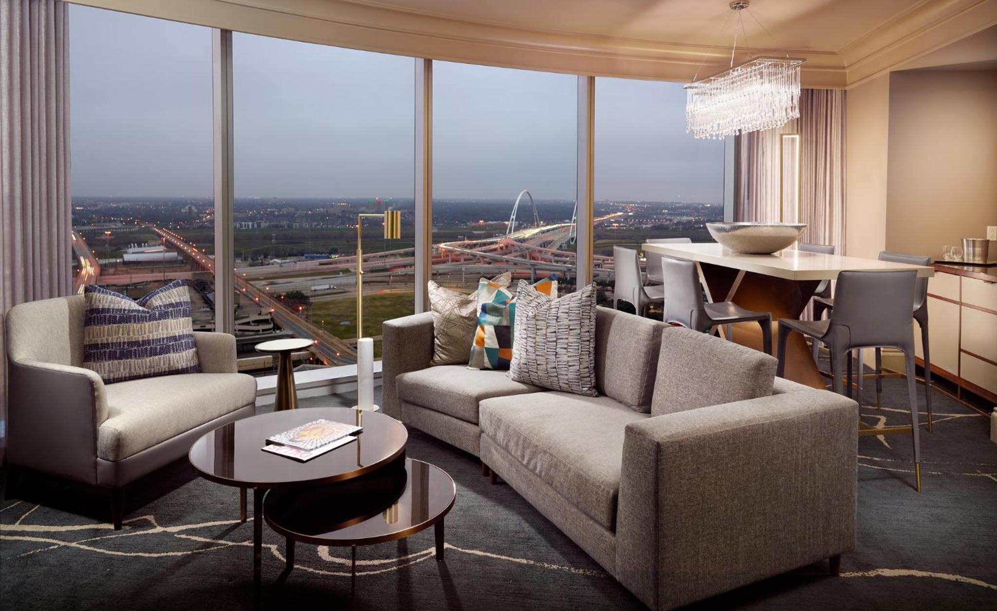 Luxury Corner King Suite - Photo 4